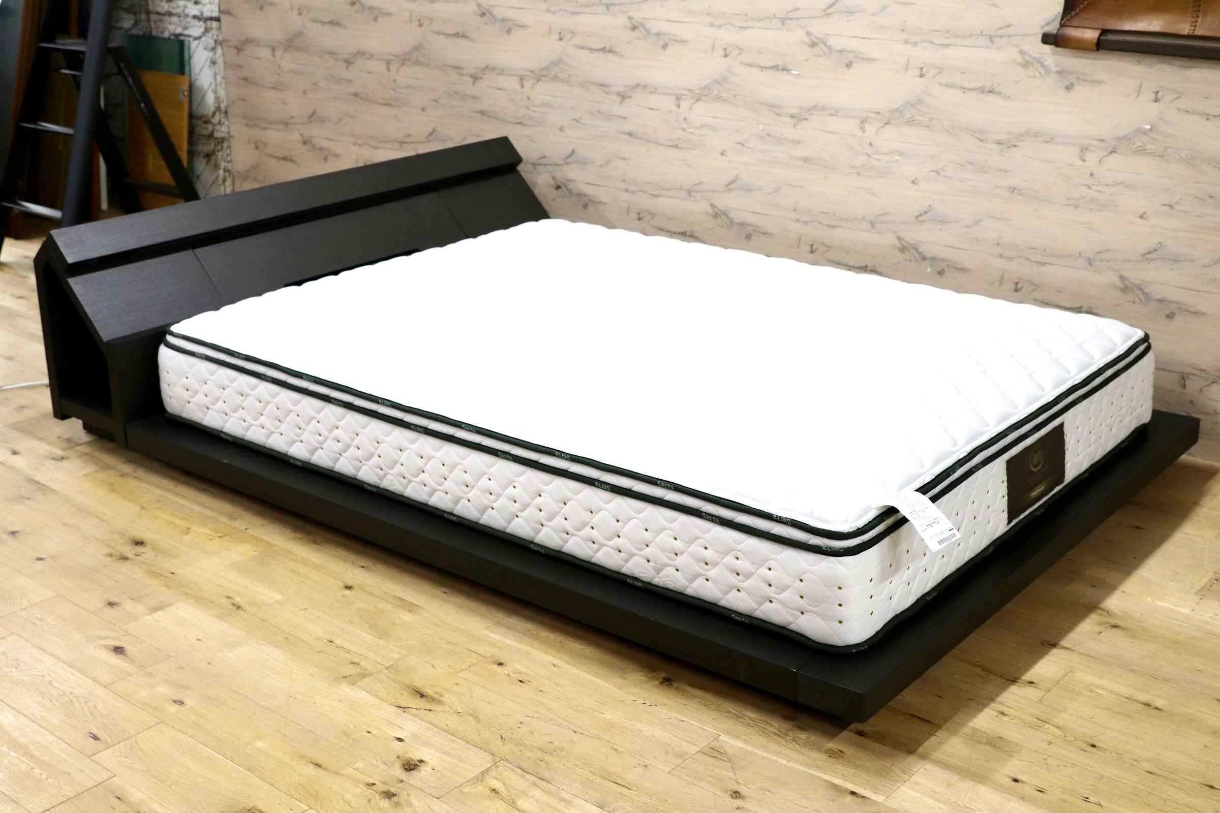 GMIK106○dreambed / ドリームベッド × Serta / サータ クイーンベッド マットレスセット LED照明付き 約47万 モデルルーム展示品