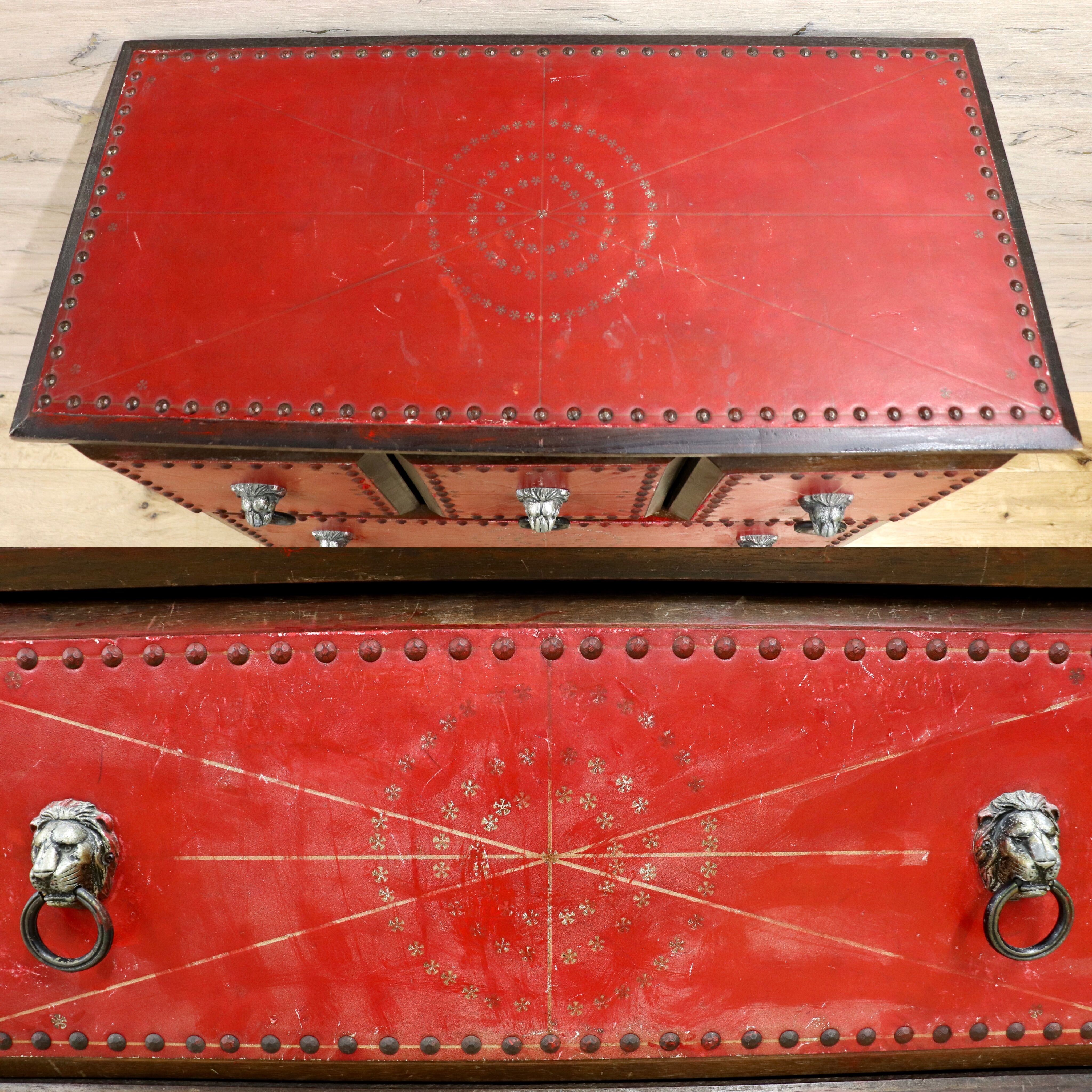 GMHK874○木製チェスト 引き出し 箪笥 収納家具 鋲打ち レザー ライオン 古道具 ヴィンテージ アンティーク
