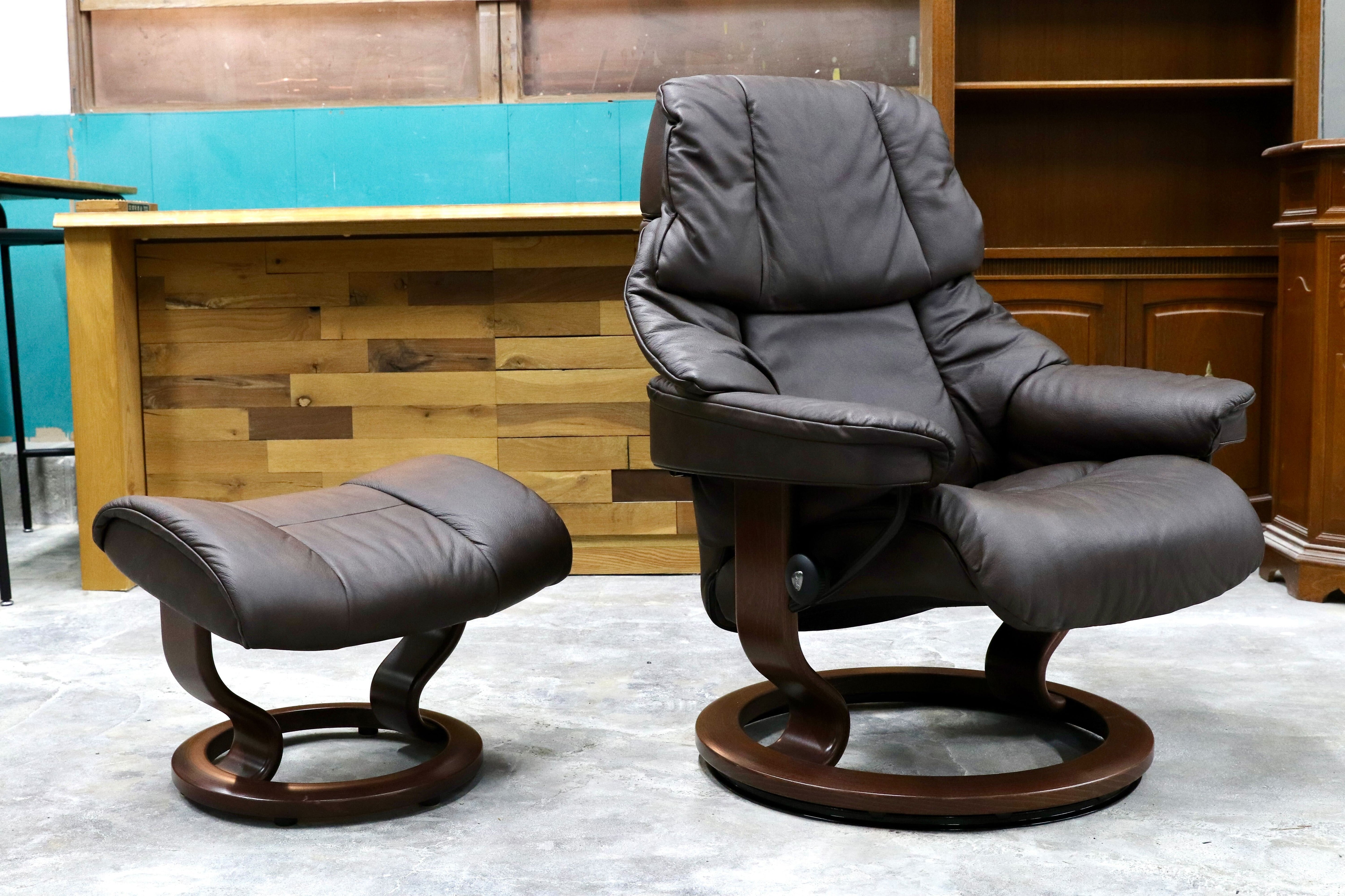 GMHS499○EKORNES / エコーネス RENO レノ Mサイズ ダークブラウン 北欧 ノルウェー リクライニングチェア 本革 椅子 約44万 展示品