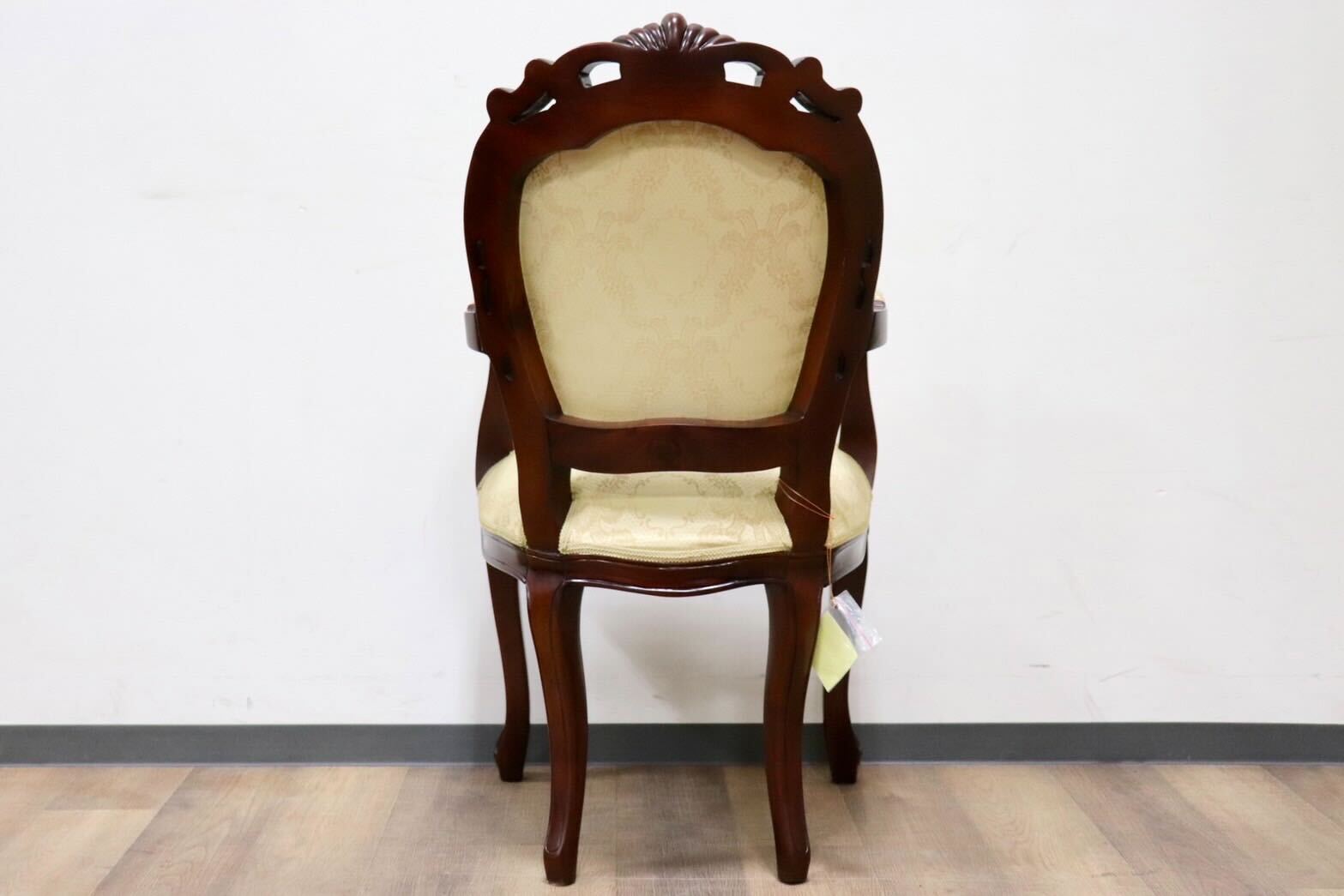 GMGS268C○クロシオ ダイニングチェア アームチェア 椅子 ファブリック マホガニー材 猫脚 彫刻 ヨーロピアン 輸入家具 定価5.8万 展示品