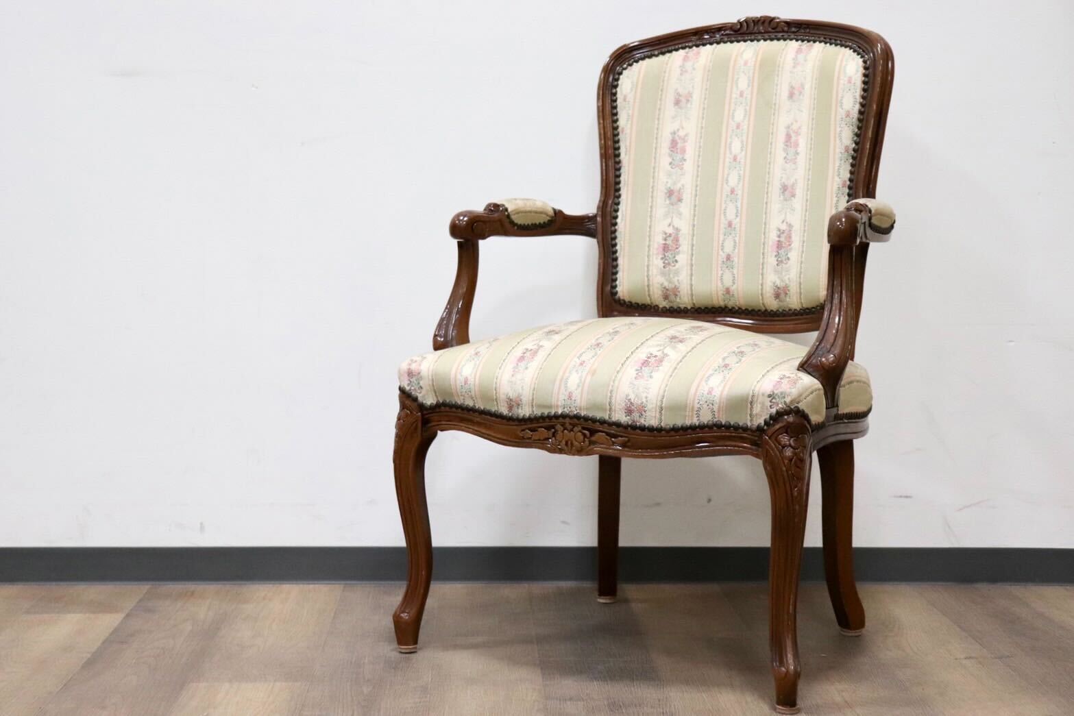 GMGS268E○ヴェローナクラッシック イタリア製 ダイニングチェア 食卓椅子 ファブリック 彫刻 鋲打ち 猫脚 クラシック 定価約6.6万