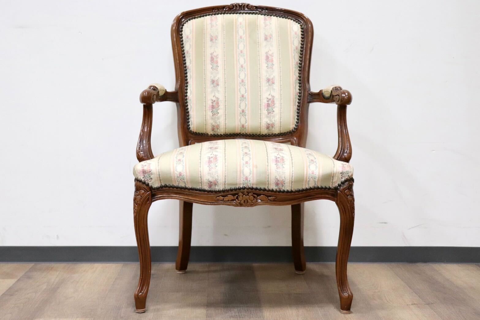 GMGS268E○ヴェローナクラッシック イタリア製 ダイニングチェア 食卓椅子 ファブリック 彫刻 鋲打ち 猫脚 クラシック 定価約6.6万