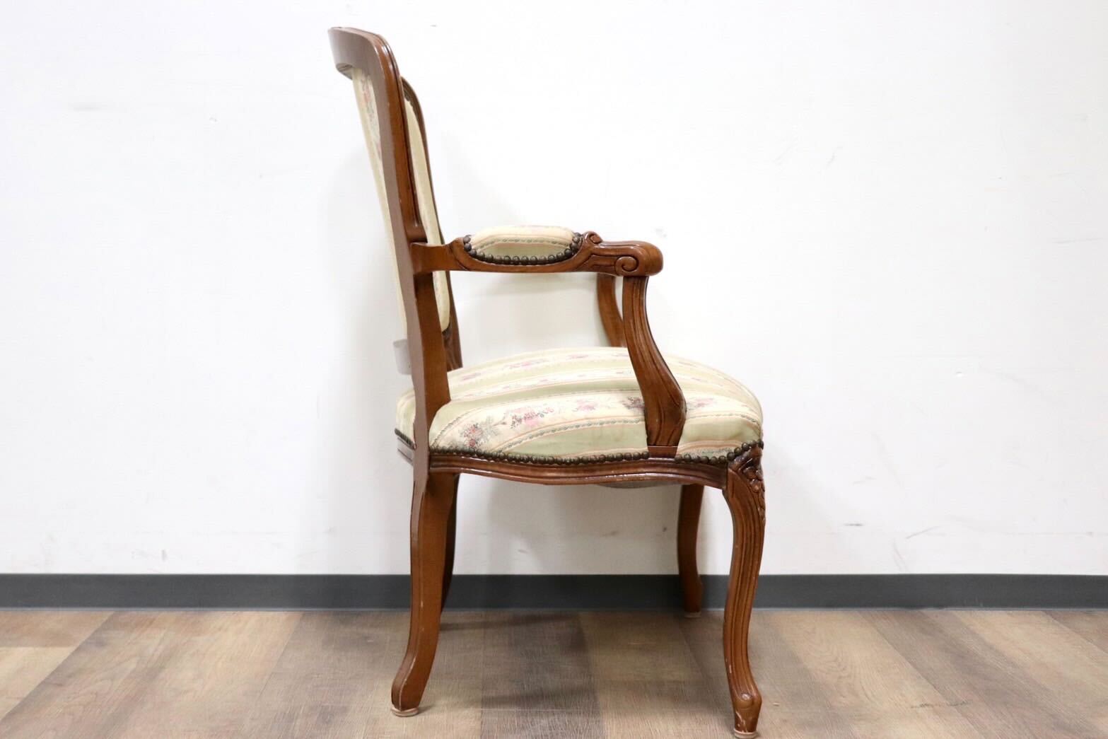 GMGS268E○ヴェローナクラッシック イタリア製 ダイニングチェア 食卓椅子 ファブリック 彫刻 鋲打ち 猫脚 クラシック 定価約6.6万