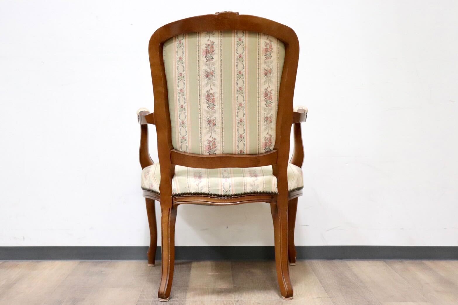 GMGS268E○ヴェローナクラッシック イタリア製 ダイニングチェア 食卓椅子 ファブリック 彫刻 鋲打ち 猫脚 クラシック 定価約6.6万