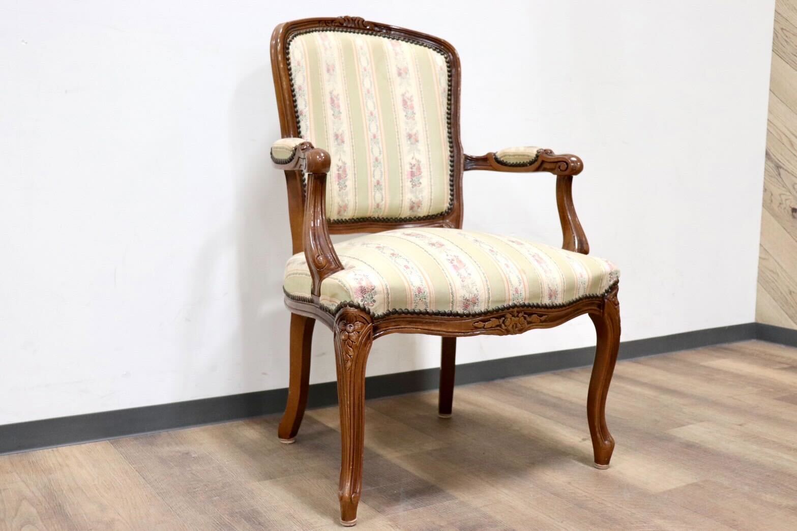 GMGS268E○ヴェローナクラッシック イタリア製 ダイニングチェア 食卓椅子 ファブリック 彫刻 鋲打ち 猫脚 クラシック 定価約6.6万