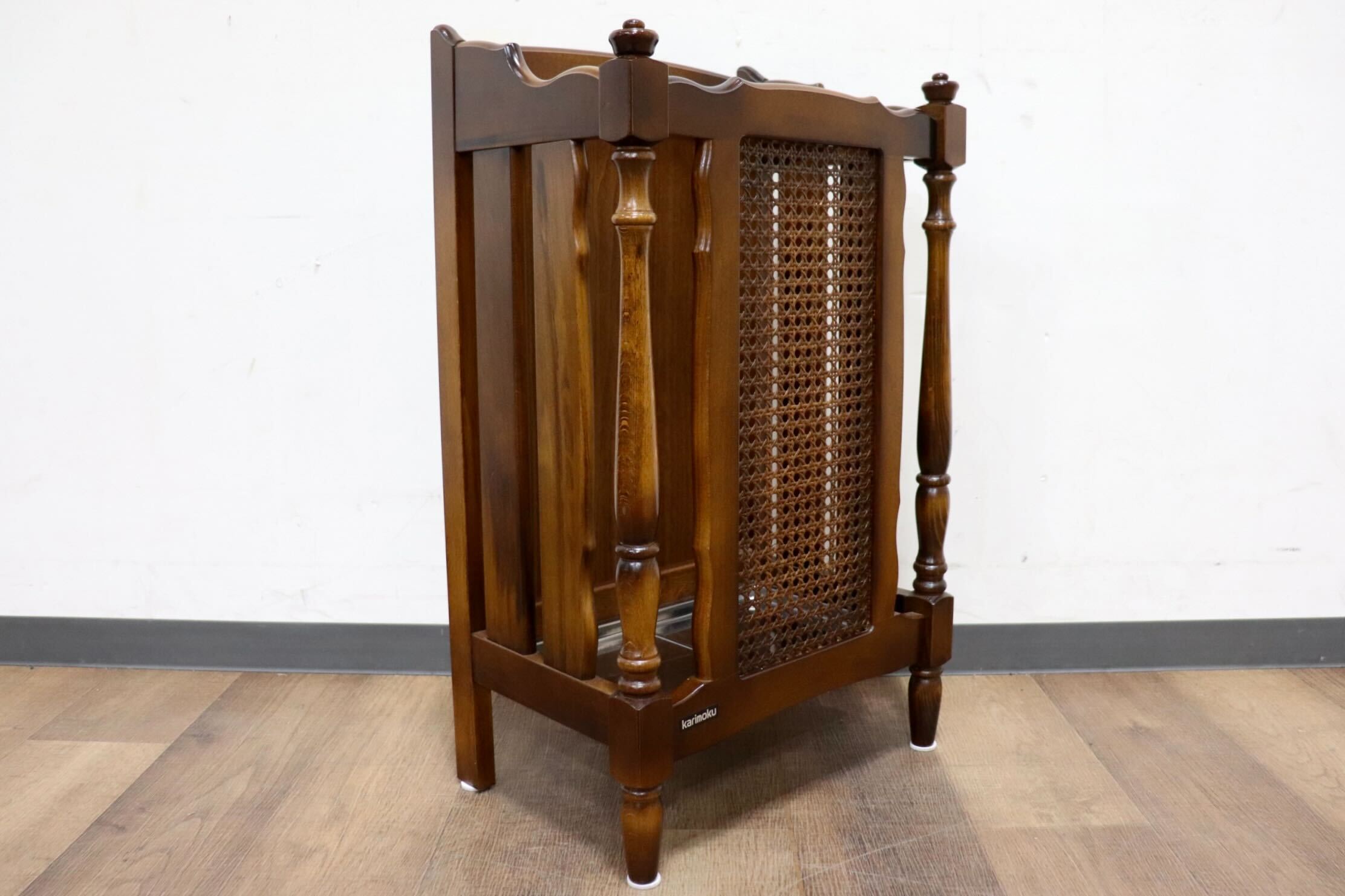 GMHS279E○karimoku / カリモク 傘立て アンブレラスタンド 玄関収納 収納家具 ラタン 籐 ブナ材 レトロ カントリー 国産家具