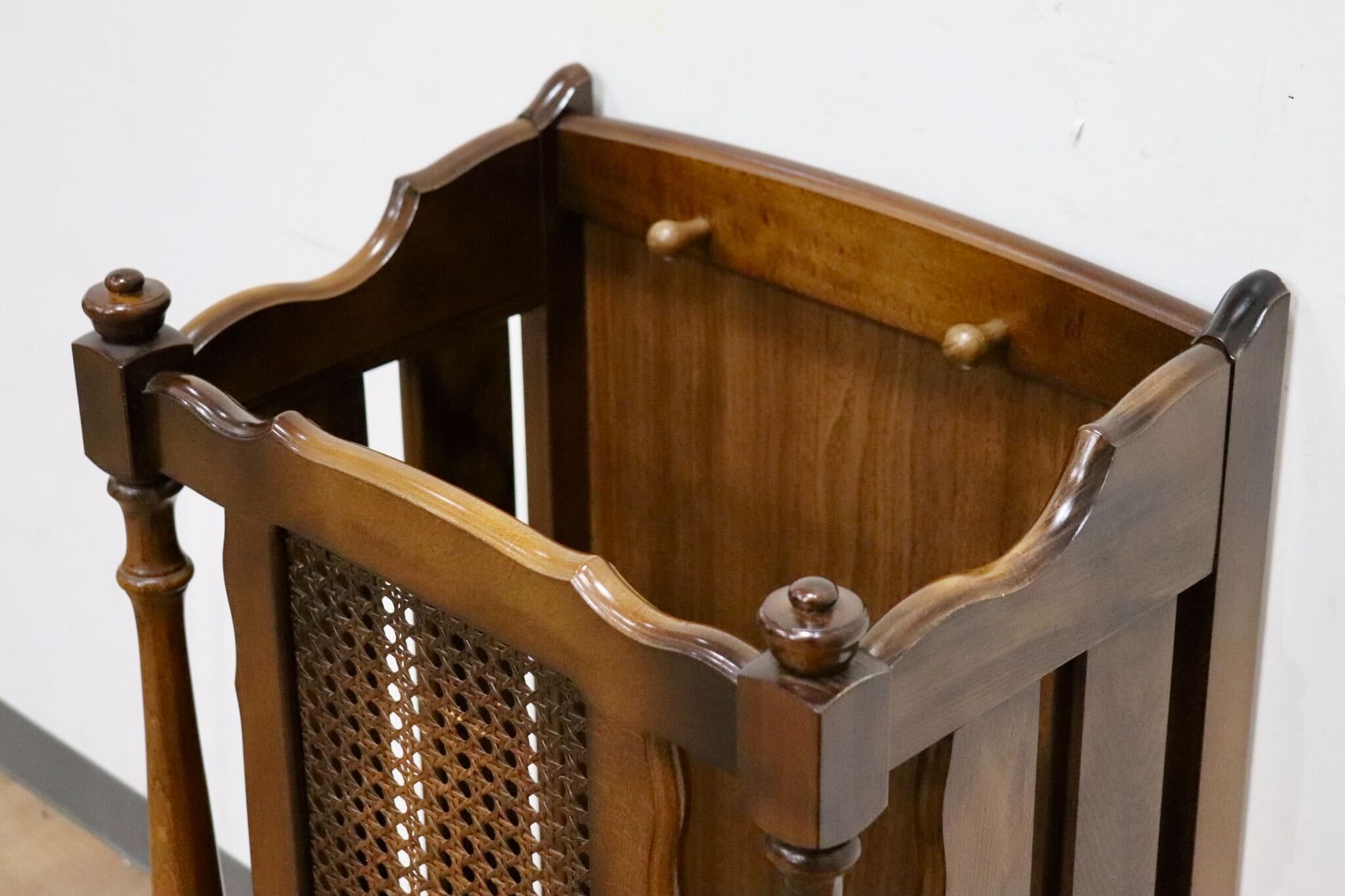 GMHS279E○karimoku / カリモク 傘立て アンブレラスタンド 玄関収納 収納家具 ラタン 籐 ブナ材 レトロ カントリー 国産家具