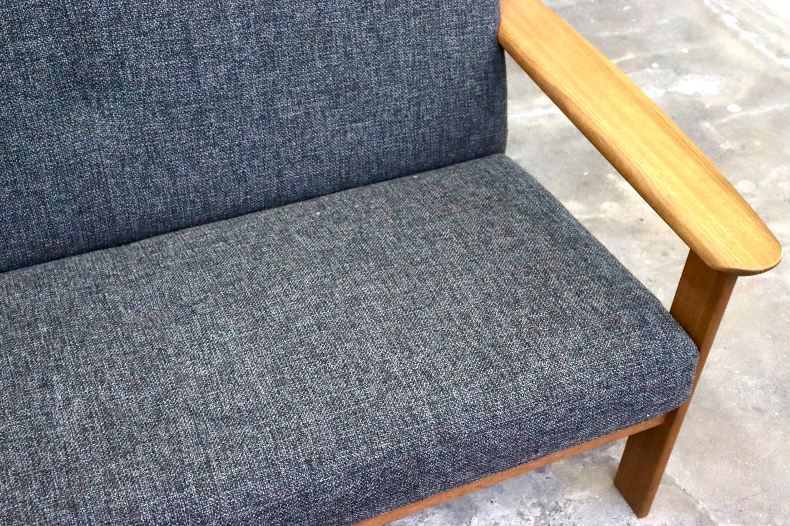 GMJK196○karimoku / カリモク Chitano チターノ W13102ZHG 2人掛ソファ 2Pソファ オーク材 北欧モダン 国産家具