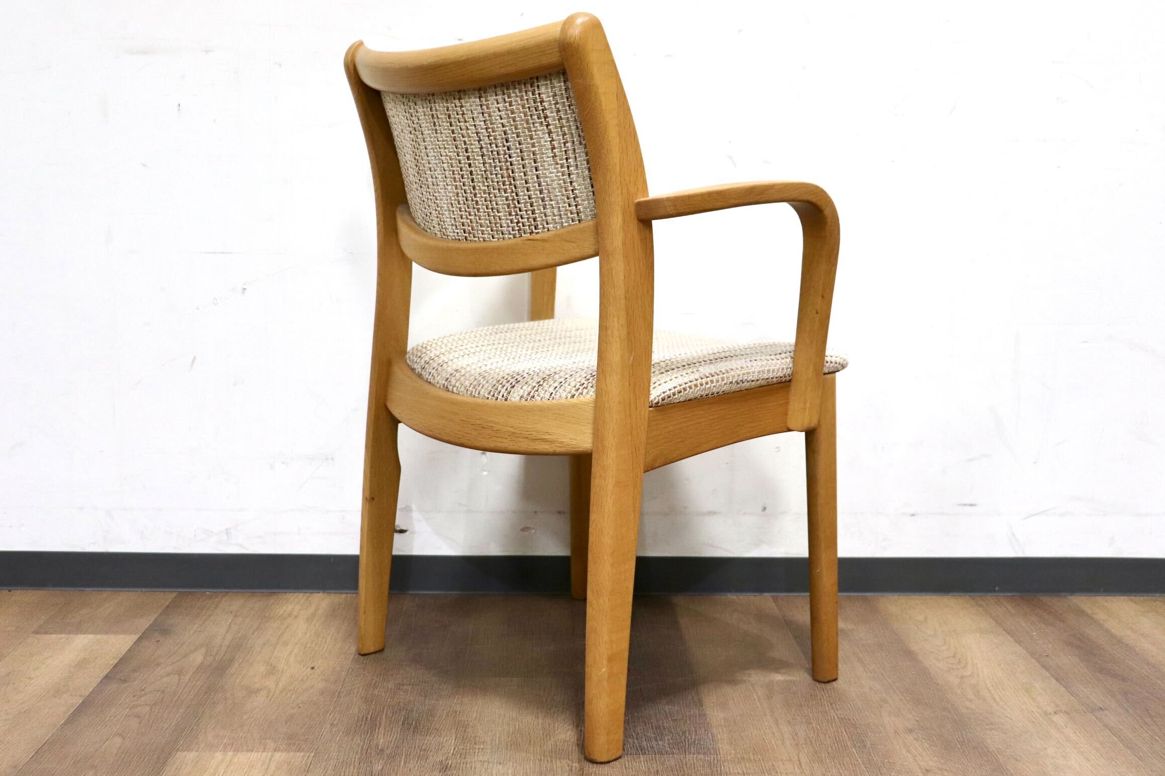 GMHH442A○シラカワ / shirakawa S-281ダイニングチェア アームチェア 椅子 ファブリック オーク材 飛騨家具 レトロ モダン