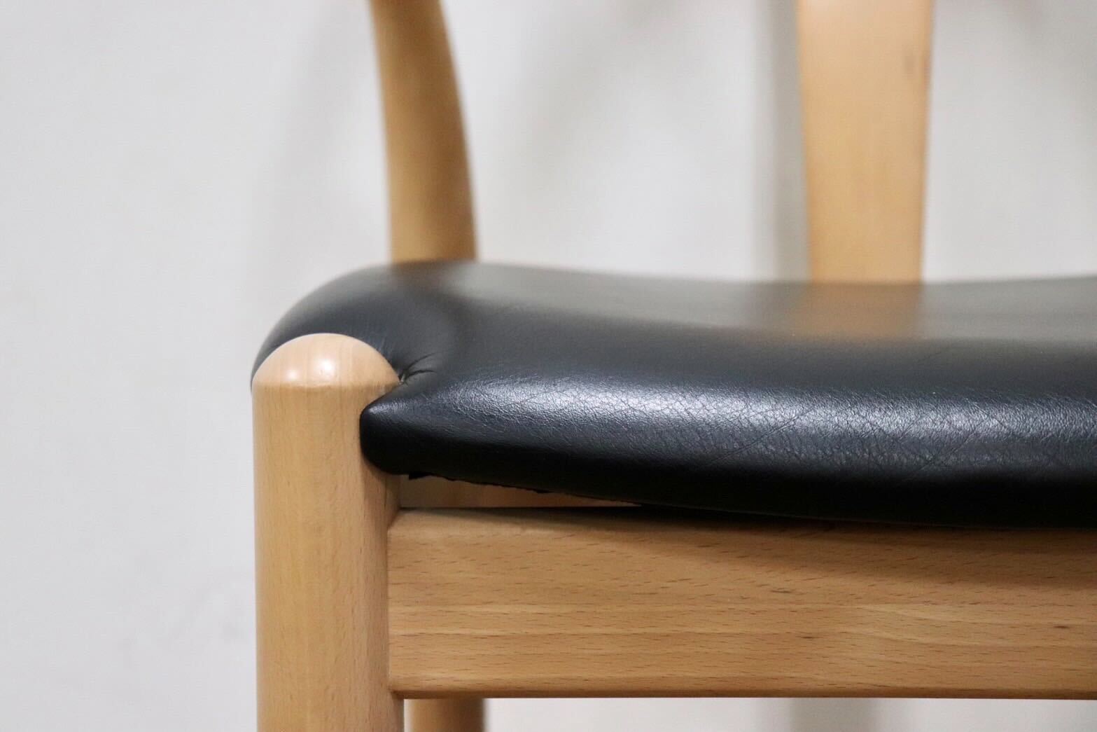 GMGS255B○IDC大塚家具 GFD-2 ダイニングチェア アームチェア 食卓椅子 本革 ブラック ビーチ材 ナチュラル モダン