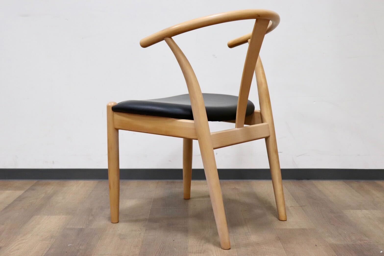 GMGS255B○IDC大塚家具 GFD-2 ダイニングチェア アームチェア 食卓椅子 本革 ブラック ビーチ材 ナチュラル モダン