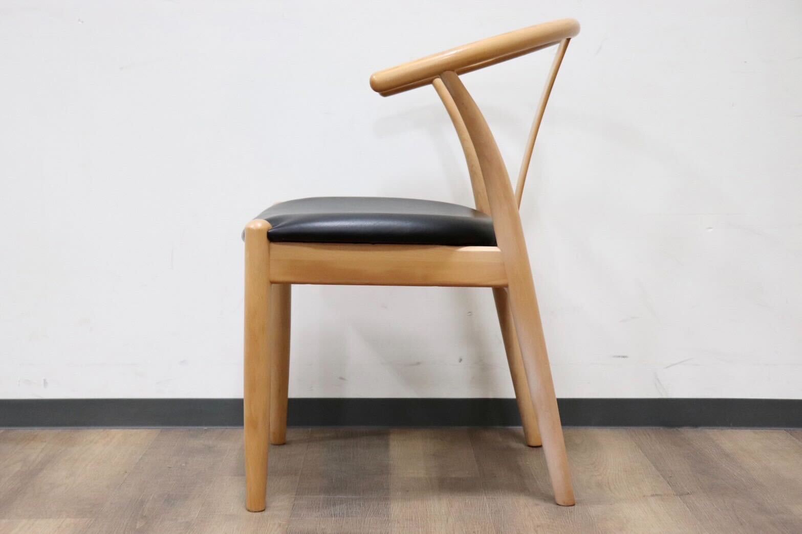 GMGS255B○IDC大塚家具 GFD-2 ダイニングチェア アームチェア 食卓椅子 本革 ブラック ビーチ材 ナチュラル モダン