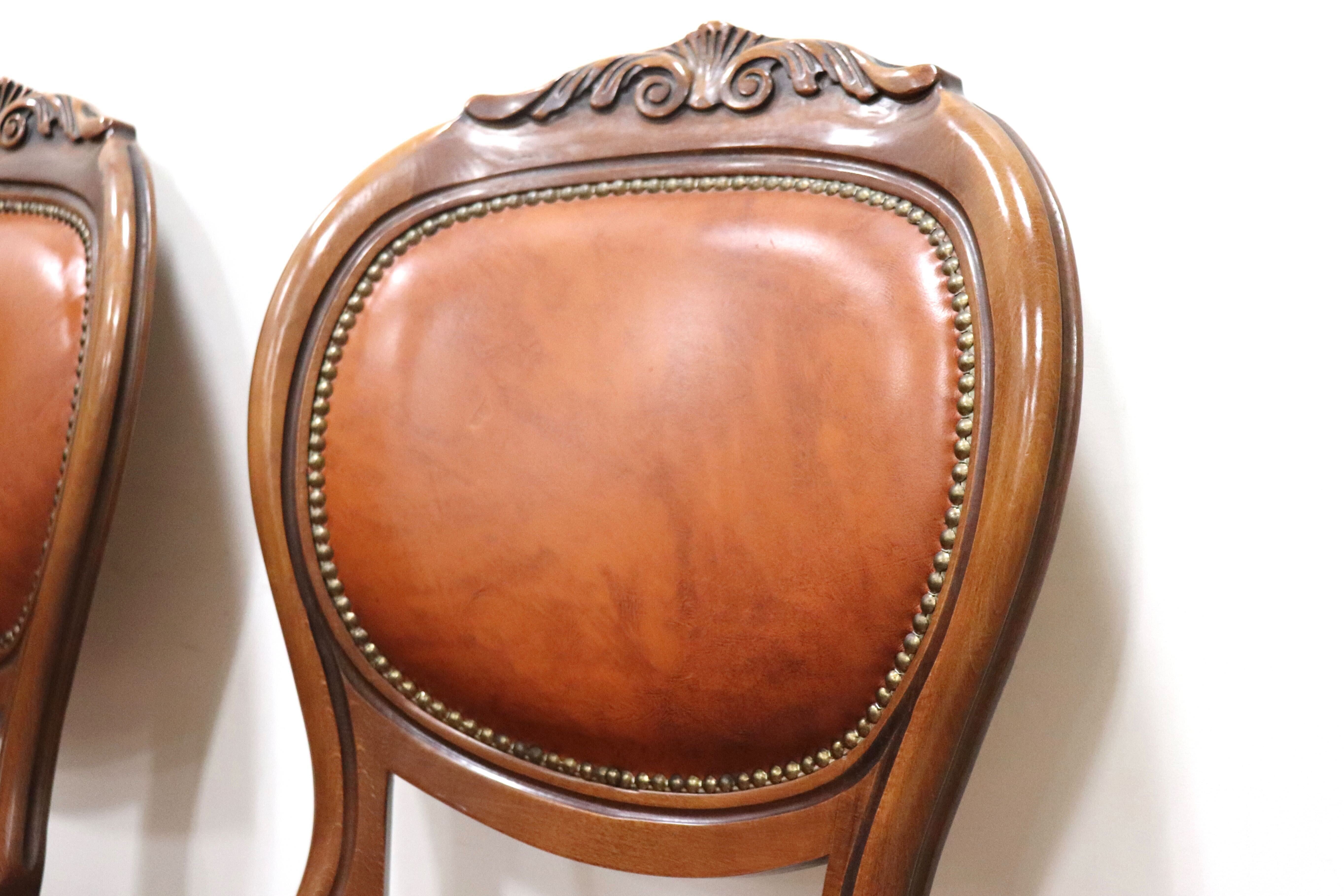 GMHS96C○イタリア製 ダイニングチェア 椅子 2脚セット 革張り クラシック エレガント ロココ調 鋲打ち ヨーロピアン 定価約12万