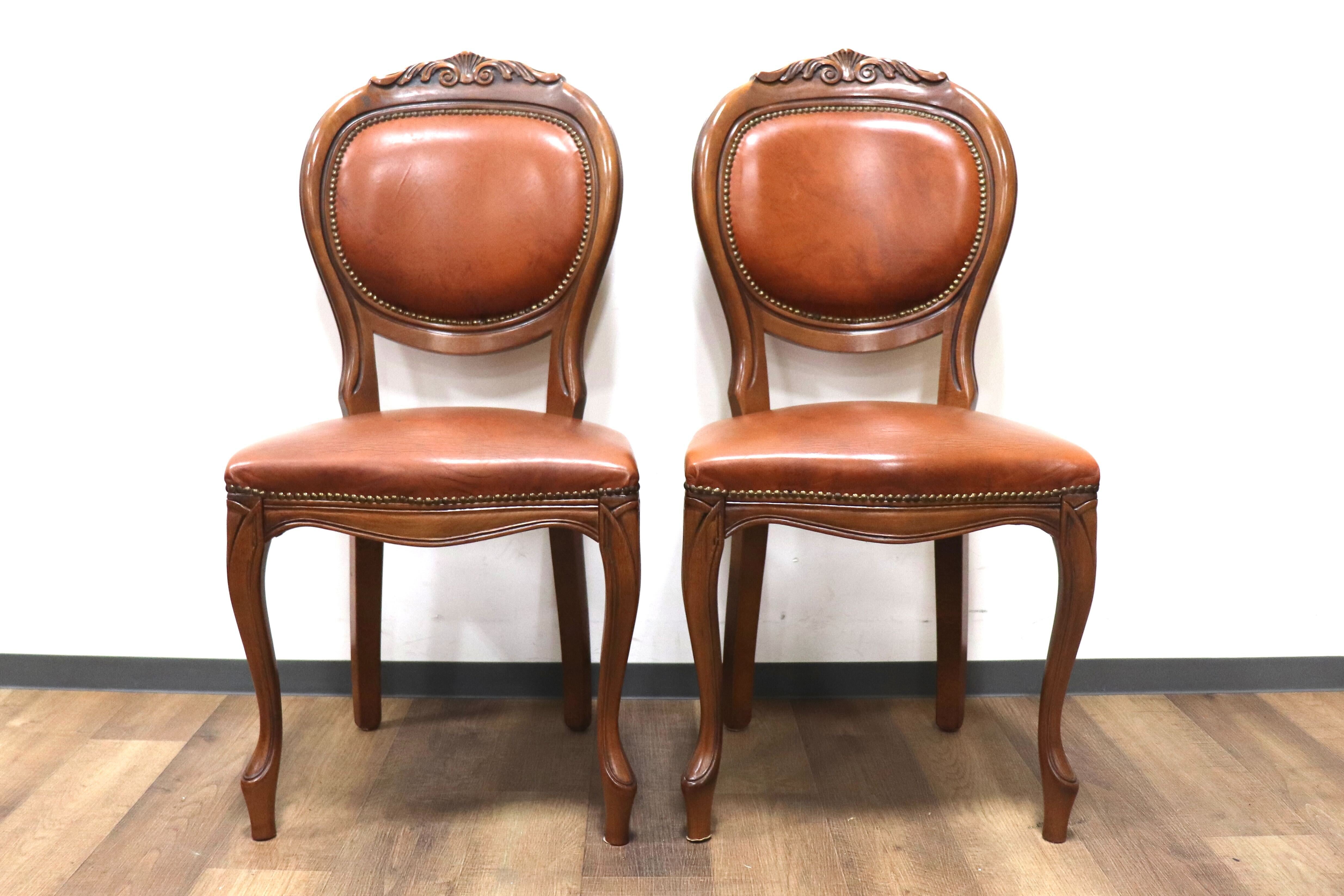 GMHS96C○イタリア製 ダイニングチェア 椅子 2脚セット 革張り クラシック エレガント ロココ調 鋲打ち ヨーロピアン 定価約12万