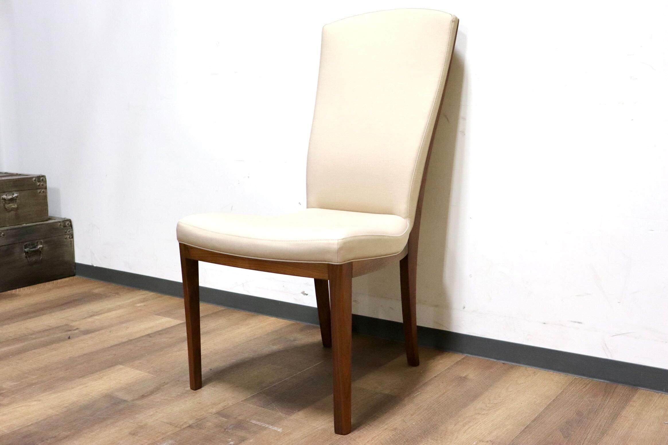 GMHH209A○karimoku / カリモク CT7855 ダイニングチェア 食卓椅子 アームレスチェア 椅子 合皮 国産家具 モダン 定価約8.1万 展示品