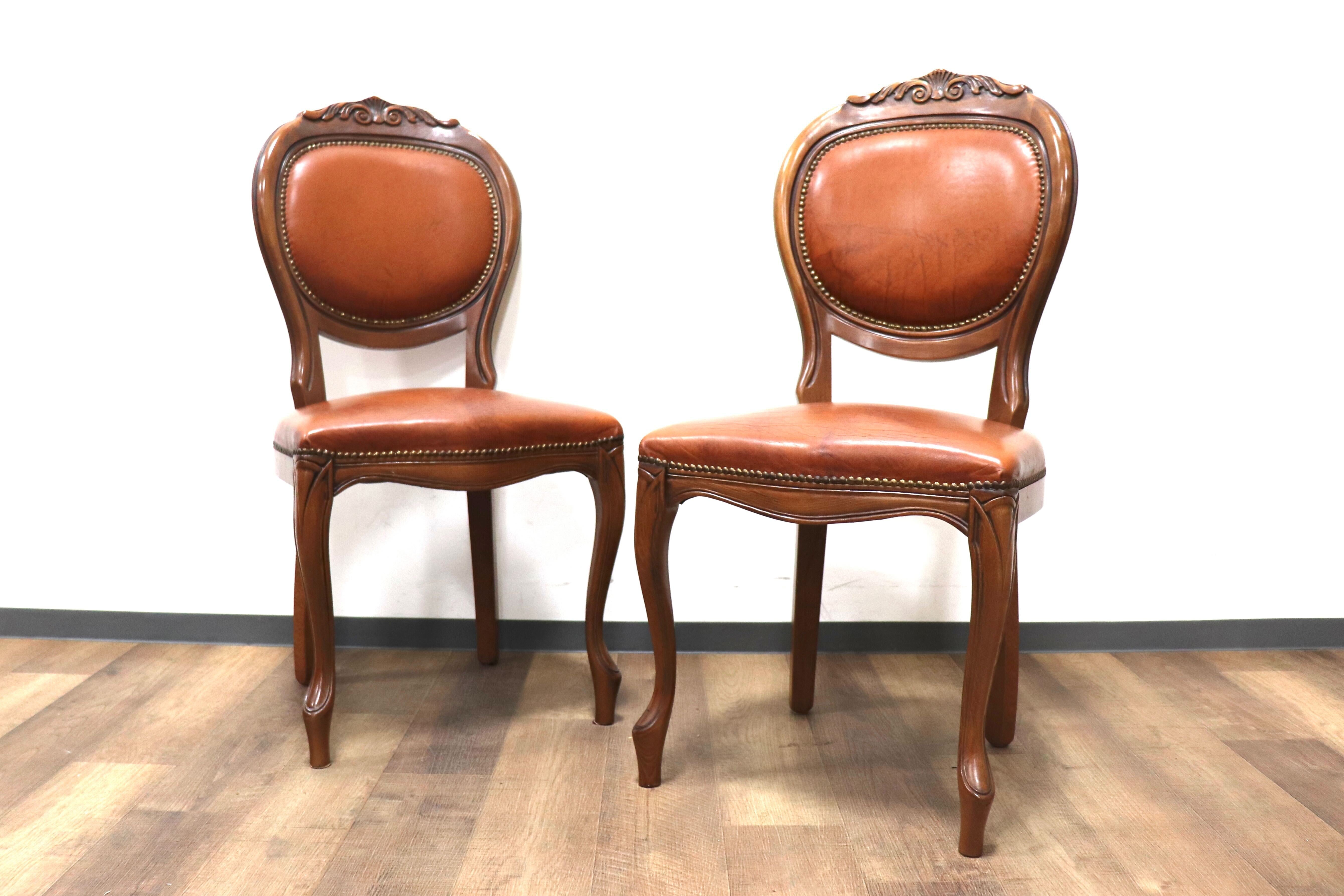 GMHS96D○イタリア製 ダイニングチェア 椅子 2脚セット 革張り クラシック エレガント ロココ調 鋲打ち ヨーロピアン 定価約12万