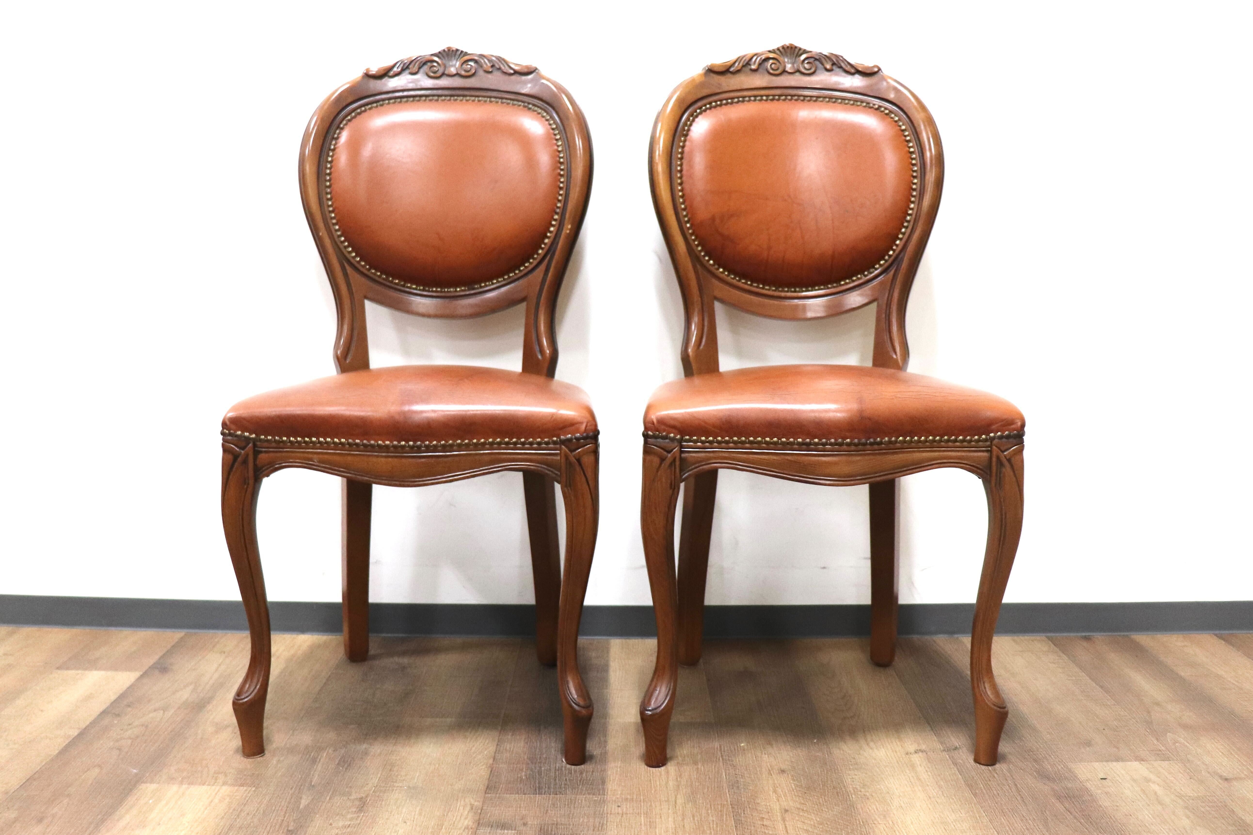 GMHS96D○イタリア製 ダイニングチェア 椅子 2脚セット 革張り クラシック エレガント ロココ調 鋲打ち ヨーロピアン 定価約12万