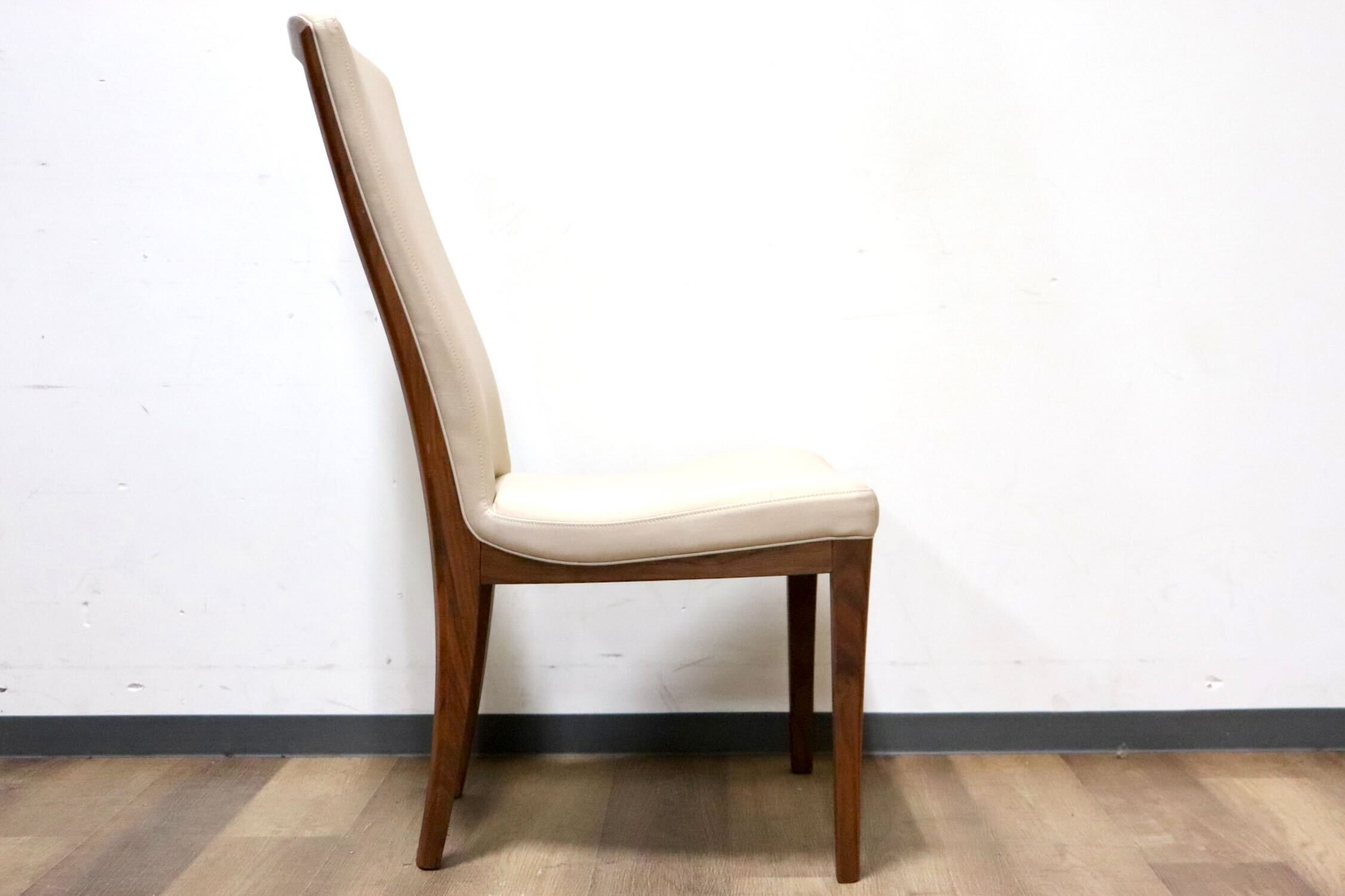 GMHH209A○karimoku / カリモク CT7855 ダイニングチェア 食卓椅子 アームレスチェア 椅子 合皮 国産家具 モダン 定価約8.1万 展示品