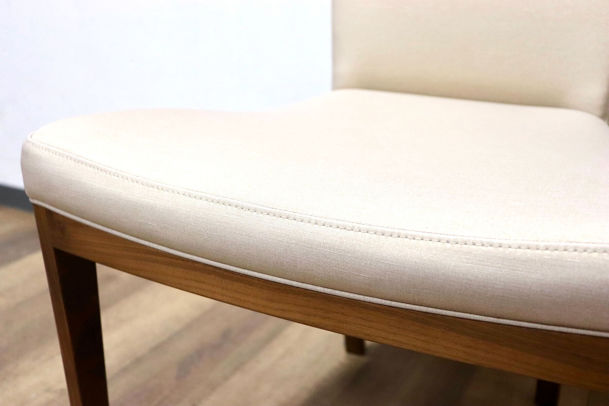 GMHH209A○karimoku / カリモク CT7855 ダイニングチェア 食卓椅子 アームレスチェア 椅子 合皮 国産家具 モダン 定価約8.1万 展示品