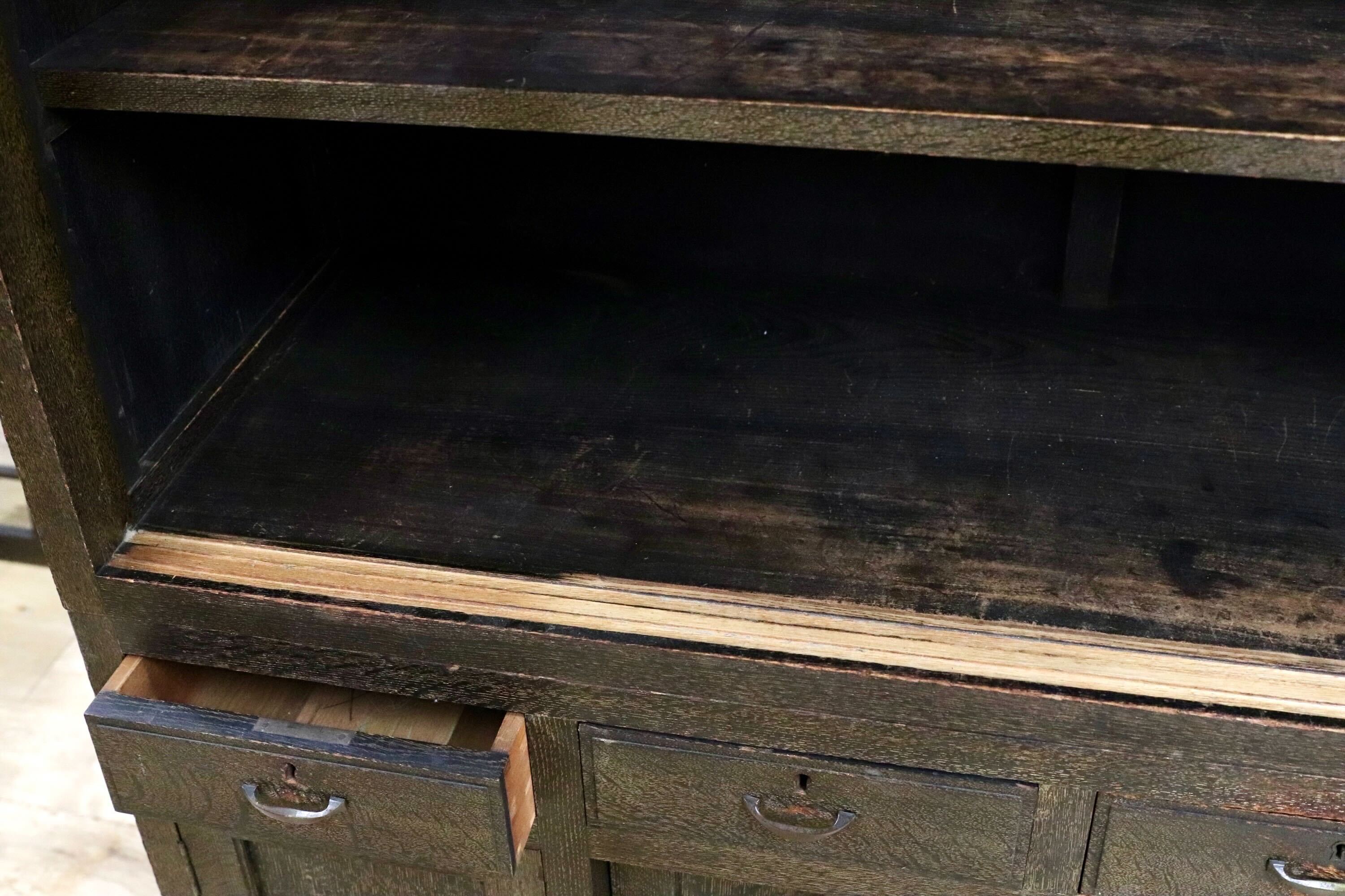 GMIS425○超稀少 三越家具 十六八重表菊 明治〜昭和初期 食器棚 キャビネット 飾り棚 楢材 和製アンティーク 水屋棚 和家具 ヴィンテージ