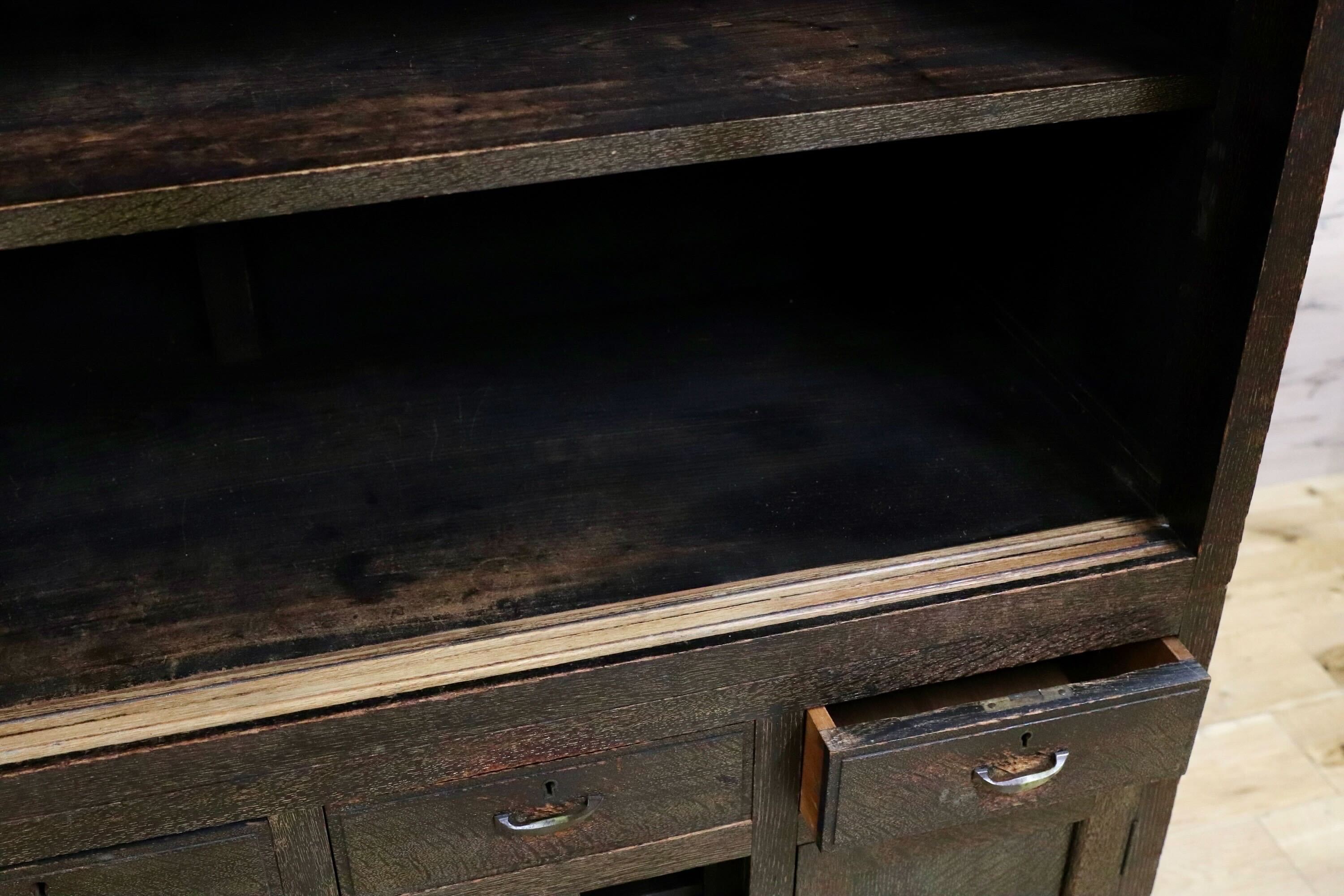 GMIS425○超稀少 三越家具 十六八重表菊 明治〜昭和初期 食器棚 キャビネット 飾り棚 楢材 和製アンティーク 水屋棚 和家具 ヴィンテージ