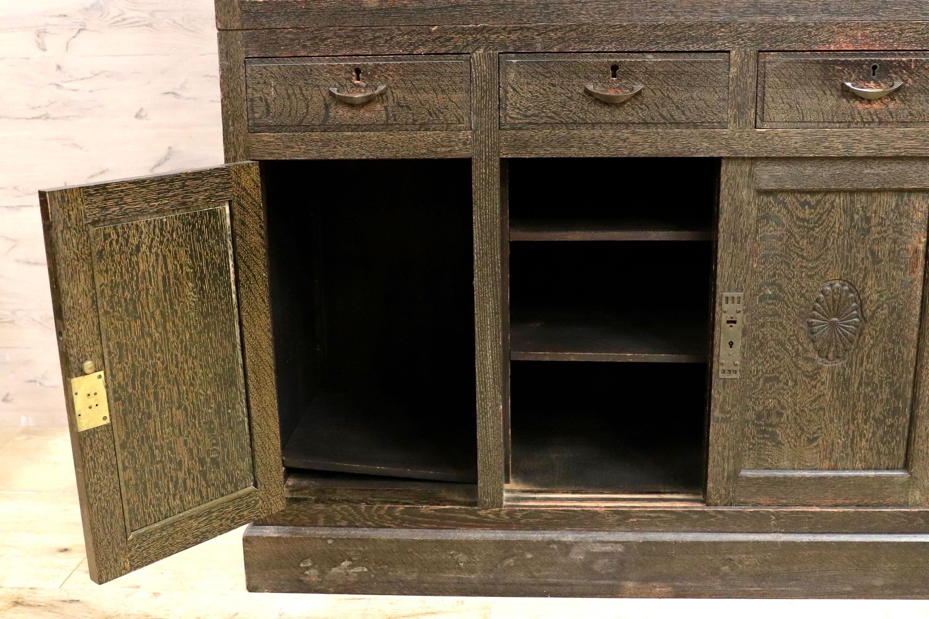 GMIS425○超稀少 三越家具 十六八重表菊 明治〜昭和初期 食器棚 キャビネット 飾り棚 楢材 和製アンティーク 水屋棚 和家具 ヴィンテージ