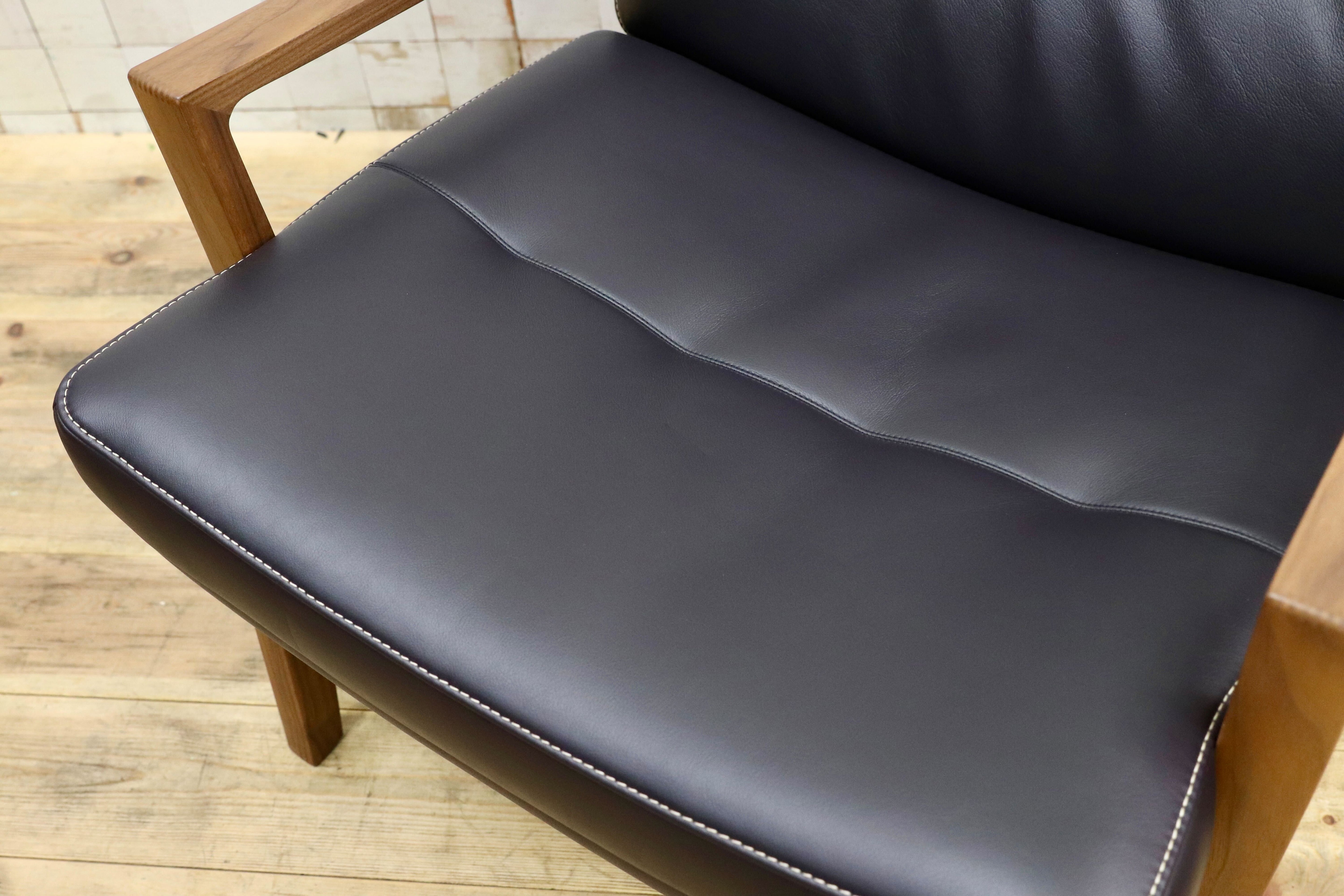 GMIS426A○karimoku / カリモク ZU16 1人掛けソファ シングルソファ アームチェア ウォールナット 本革 レザー ネイビー色 定価約16.7万