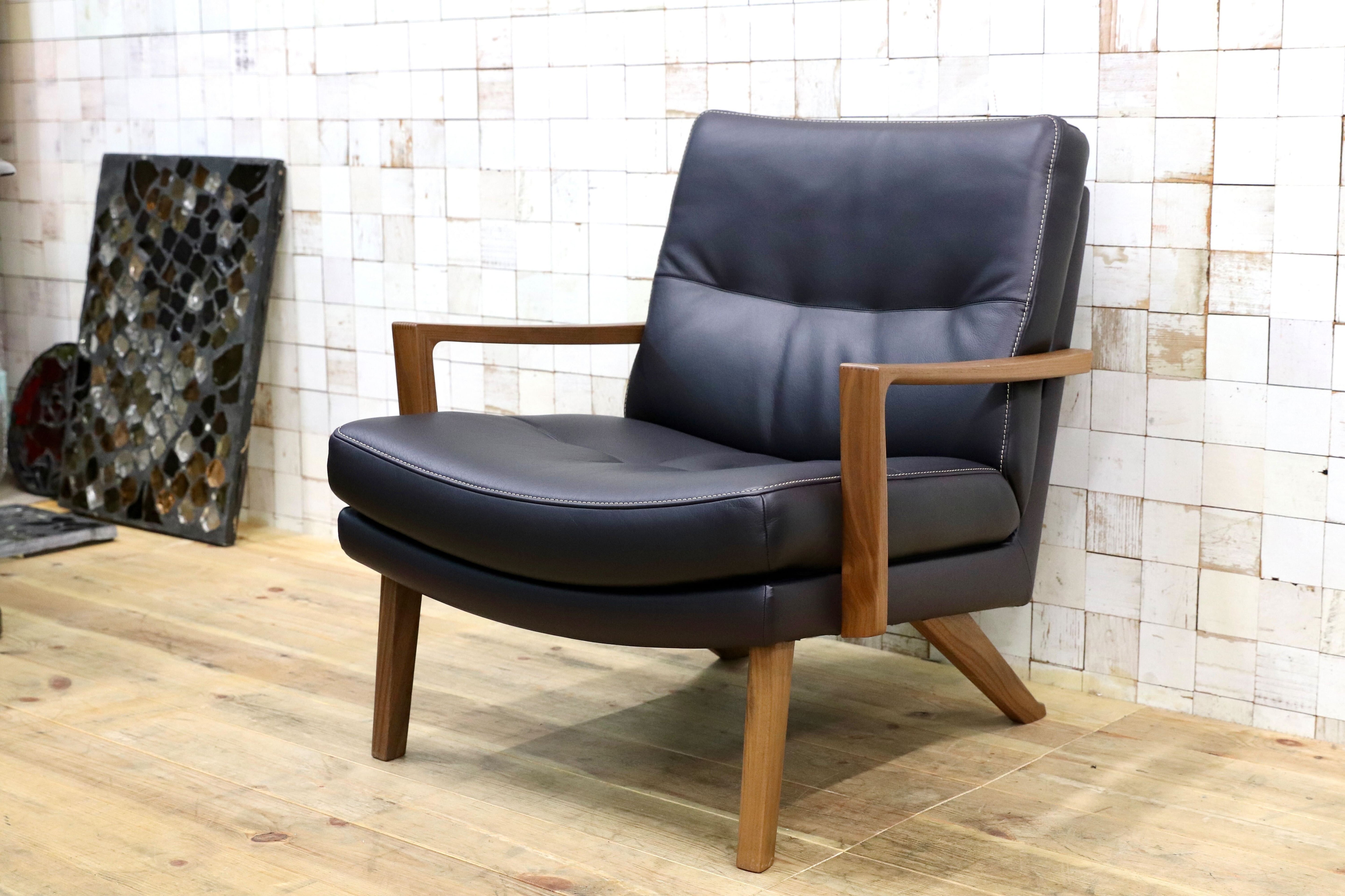 GMIS426B○karimoku / カリモク ZU16 1人掛けソファ シングルソファ アームチェア ウォールナット 本革 レザー ネイビー色 定価約16.7万