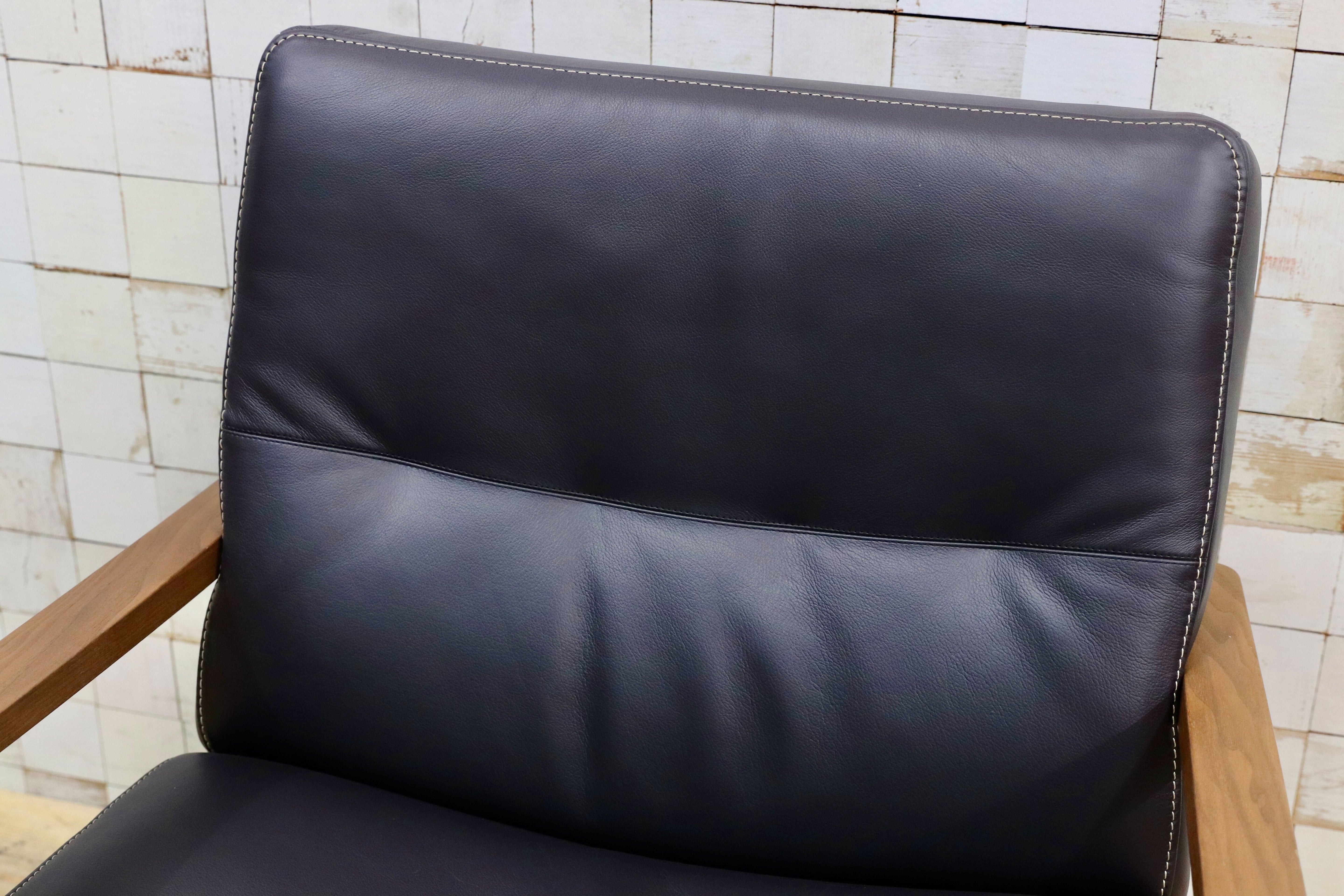 GMIS426B○karimoku / カリモク ZU16 1人掛けソファ シングルソファ アームチェア ウォールナット 本革 レザー ネイビー色 定価約16.7万