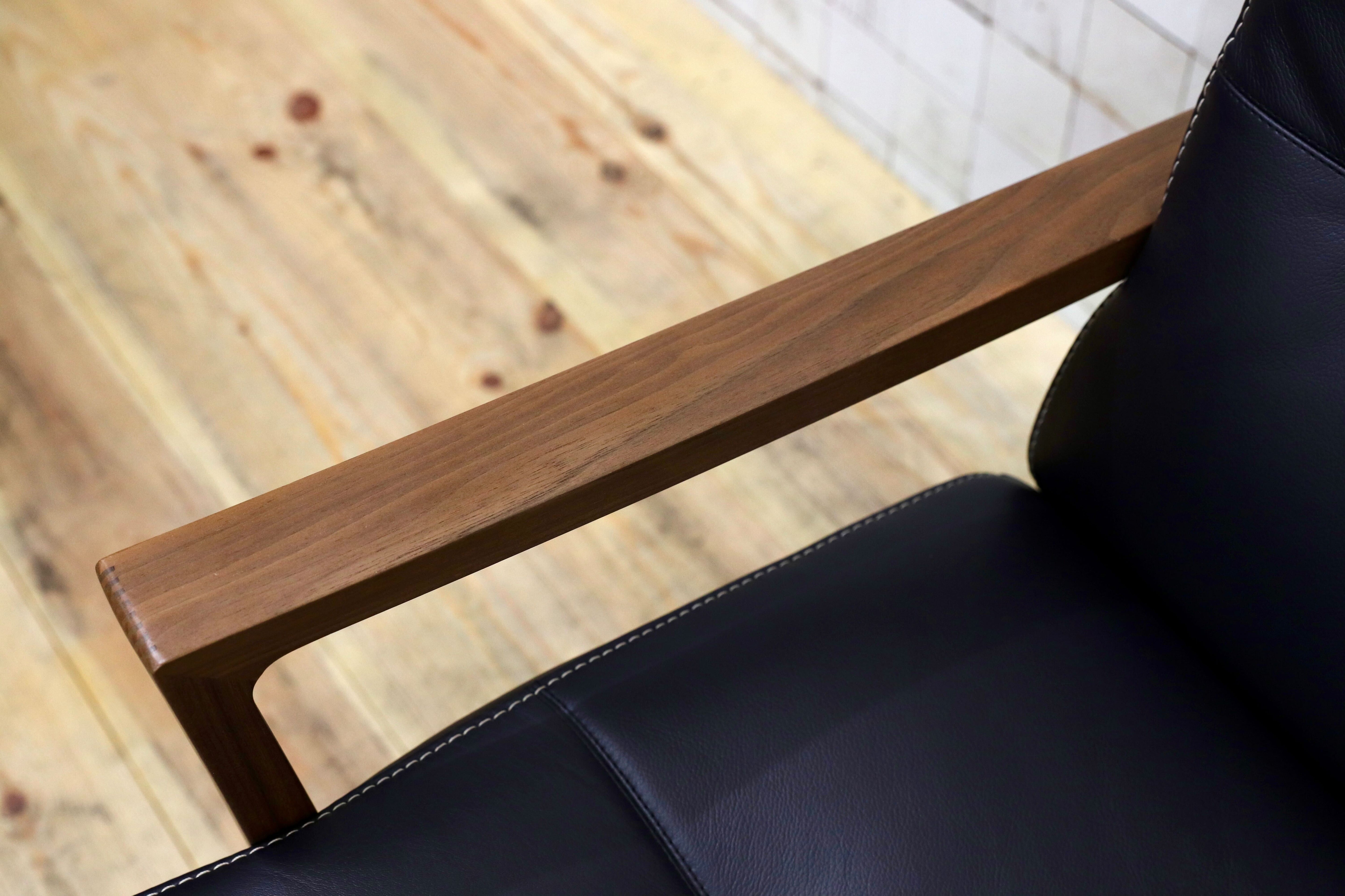 GMIS426B○karimoku / カリモク ZU16 1人掛けソファ シングルソファ アームチェア ウォールナット 本革 レザー ネイビー色 定価約16.7万