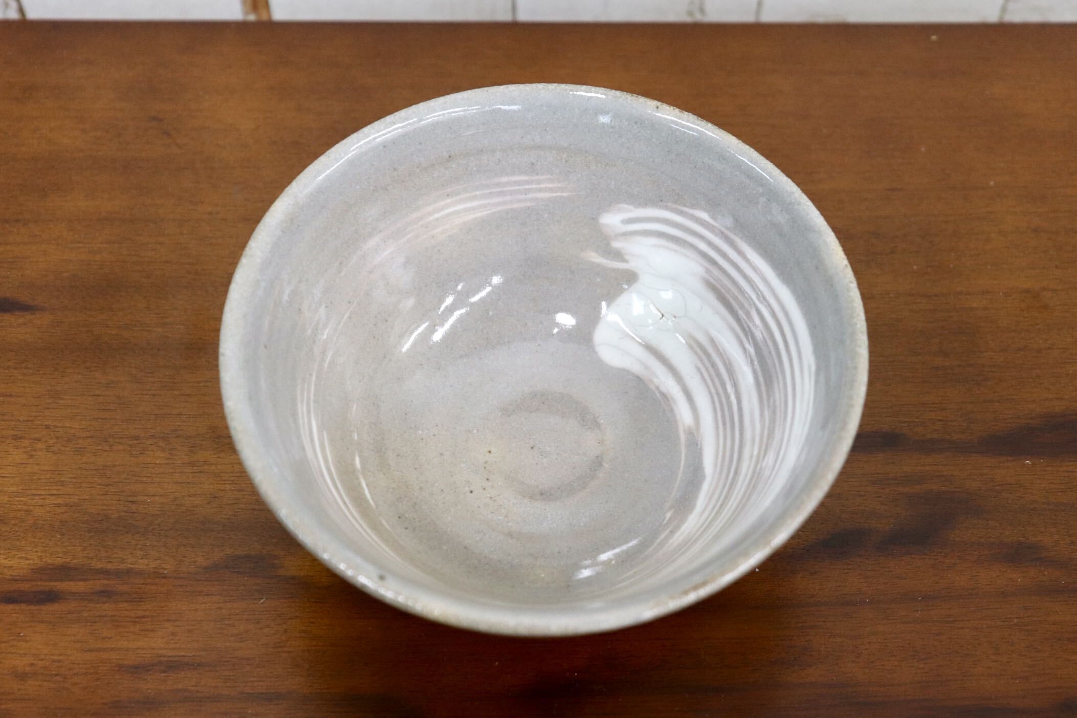 GMJK371B〇京焼 鈴木健司造 刷毛目茶碗(共箱・共布・栞) 茶道具 抹茶茶碗 抹茶碗 茶碗 作家物 陶磁器 茶器 骨董 和食器 茶会 茶の湯