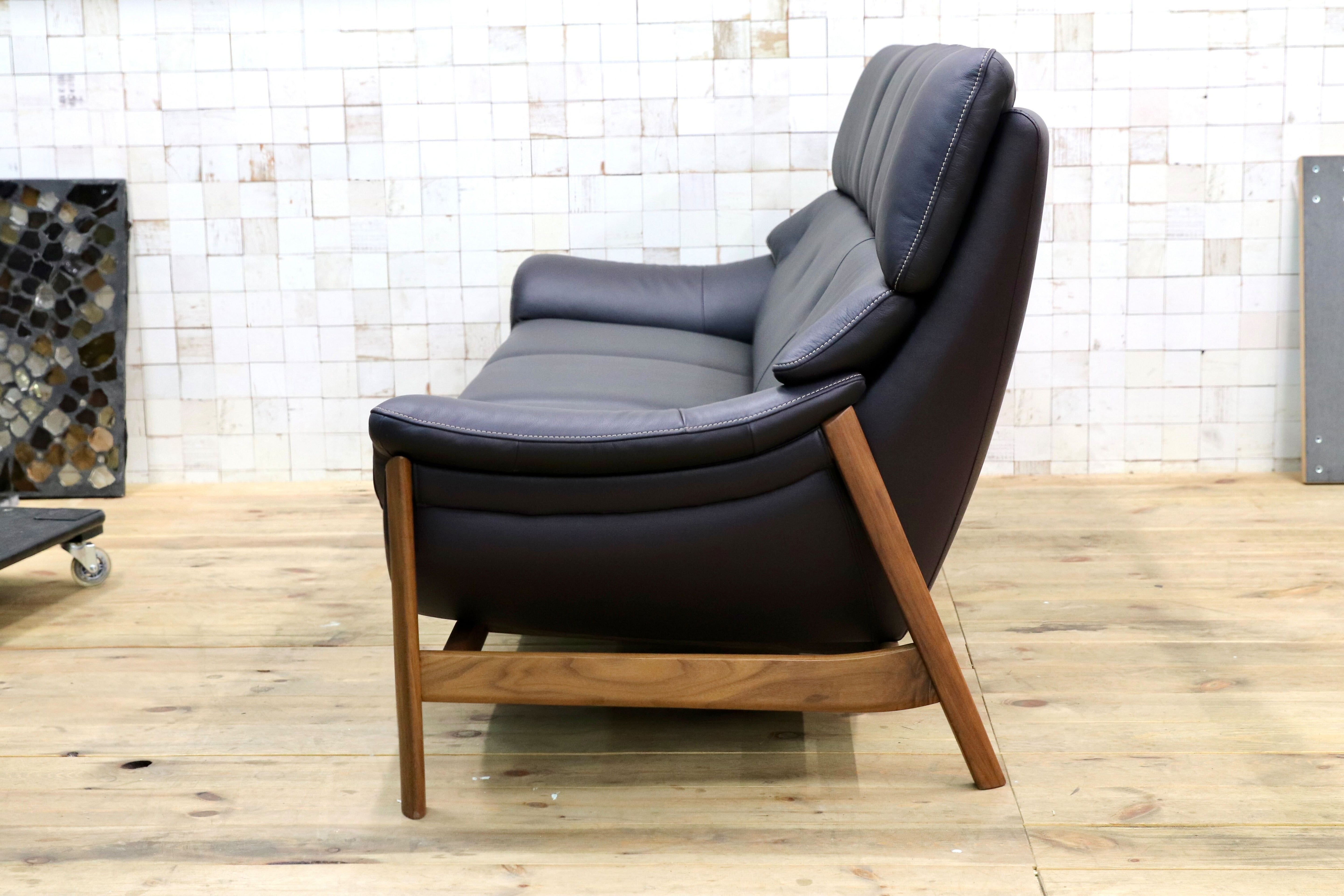 GMIS426C○karimoku / カリモク ZU62 3人掛けソファ トリプルソファ 本革 レザー ネイビー色 ウォールナットフレーム 長椅子 定価約44.7万