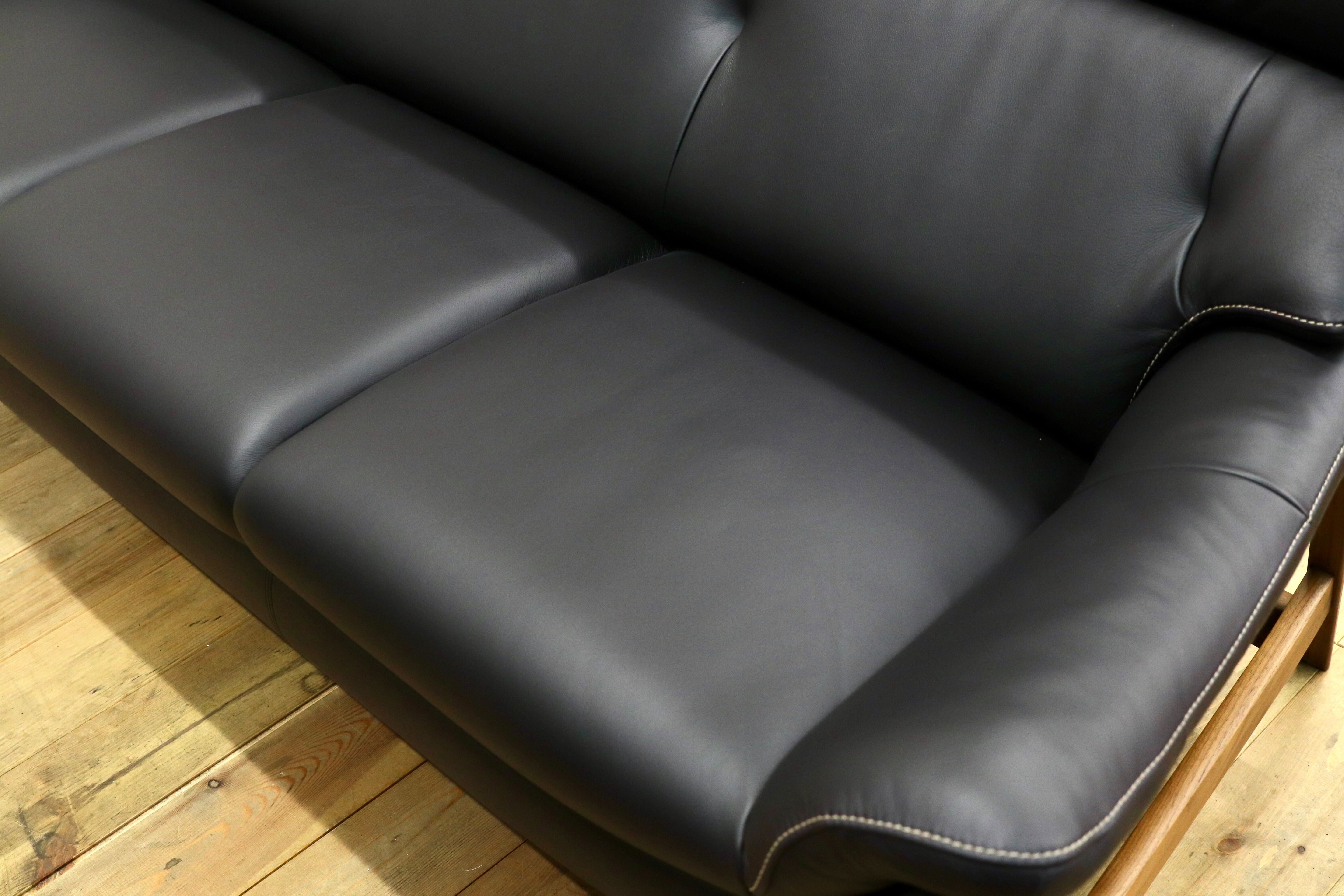 GMIS426C○karimoku / カリモク ZU62 3人掛けソファ トリプルソファ 本革 レザー ネイビー色 ウォールナットフレーム 長椅子 定価約44.7万