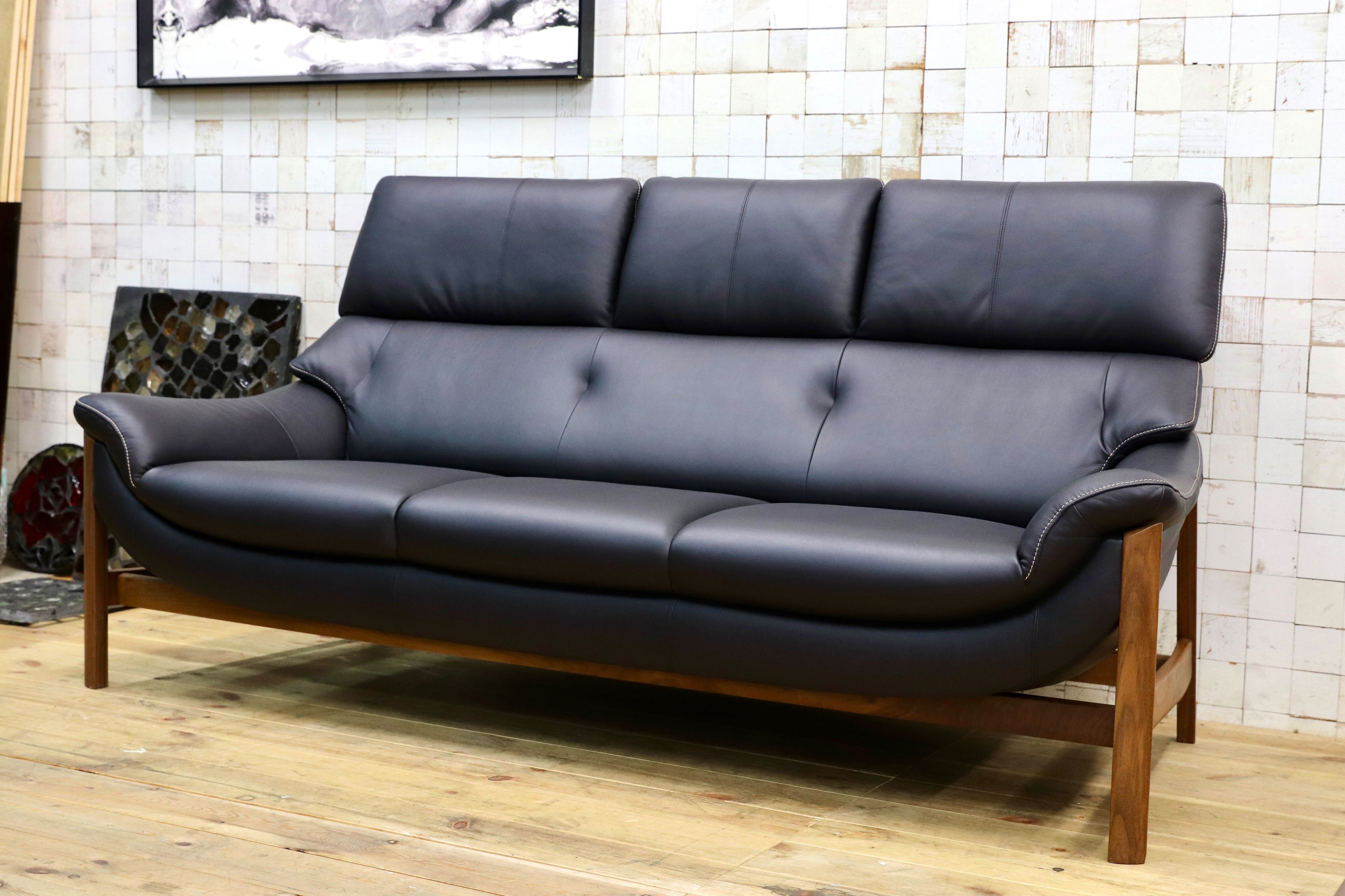 GMIS426C○karimoku / カリモク ZU62 3人掛けソファ トリプルソファ 本革 レザー ネイビー色 ウォールナットフレーム 長椅子 定価約44.7万