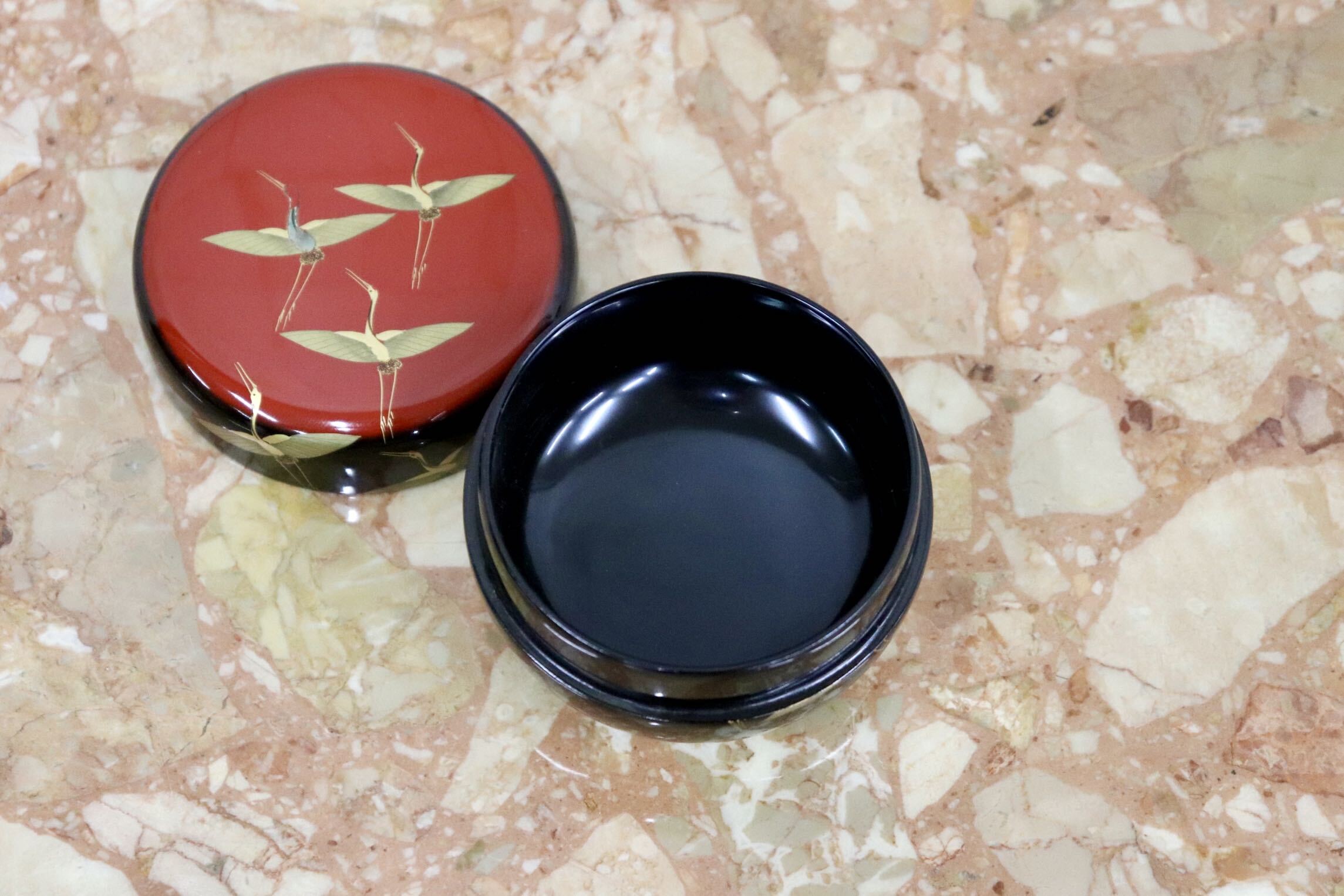 GMJK371X〇宗香 鶴蒔絵 香合 黒漆 朱塗 金蒔絵 鶴文 茶道具 茶道具香合 漆器 共箱 茶道 茶席 煎茶道具 工芸品 美術