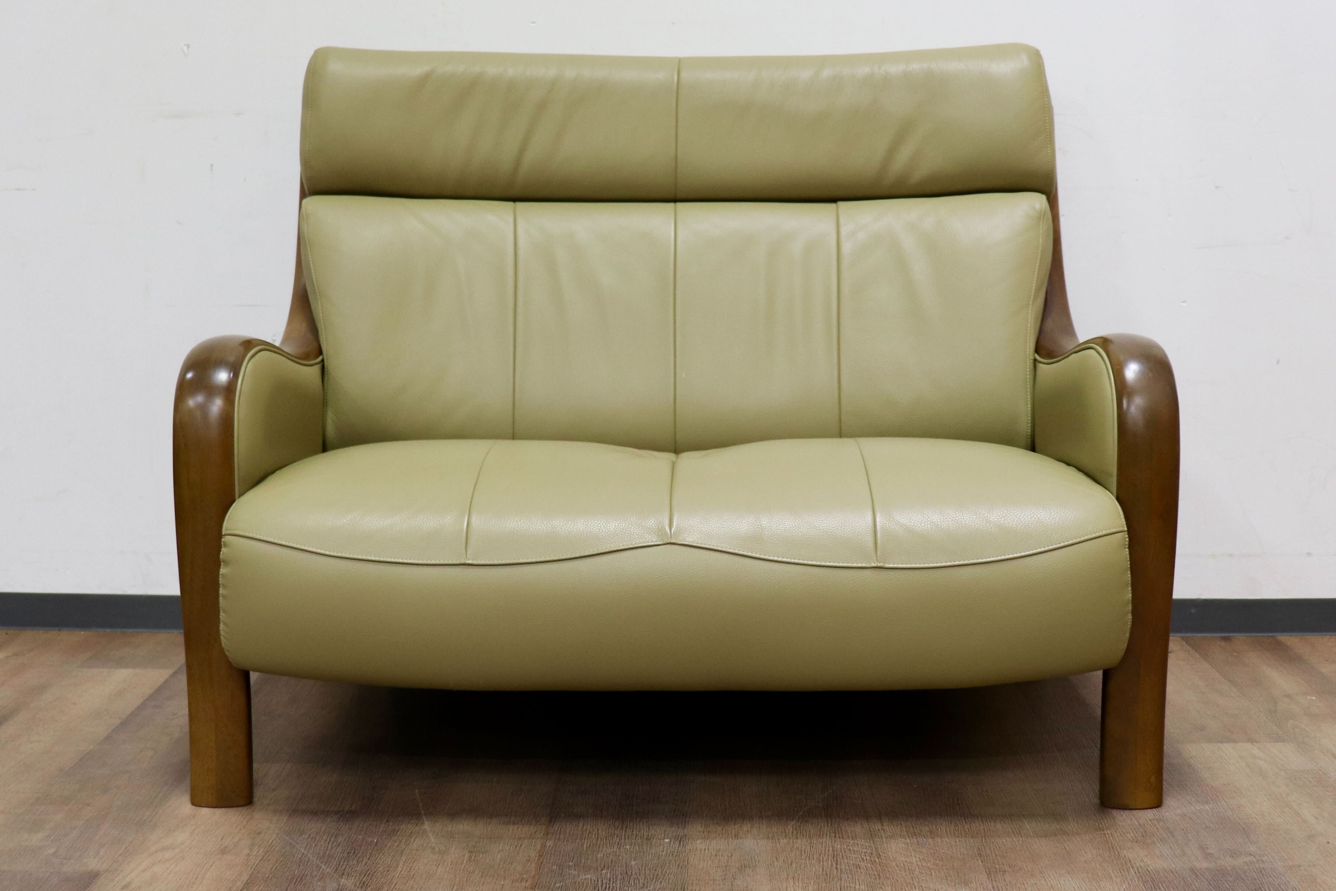 GMHK755B○karimoku / カリモク Direttore ディレトーレ 2人掛けソファ ラブソファ アームチェア 本革 オリーブ色 モダン 国産家具