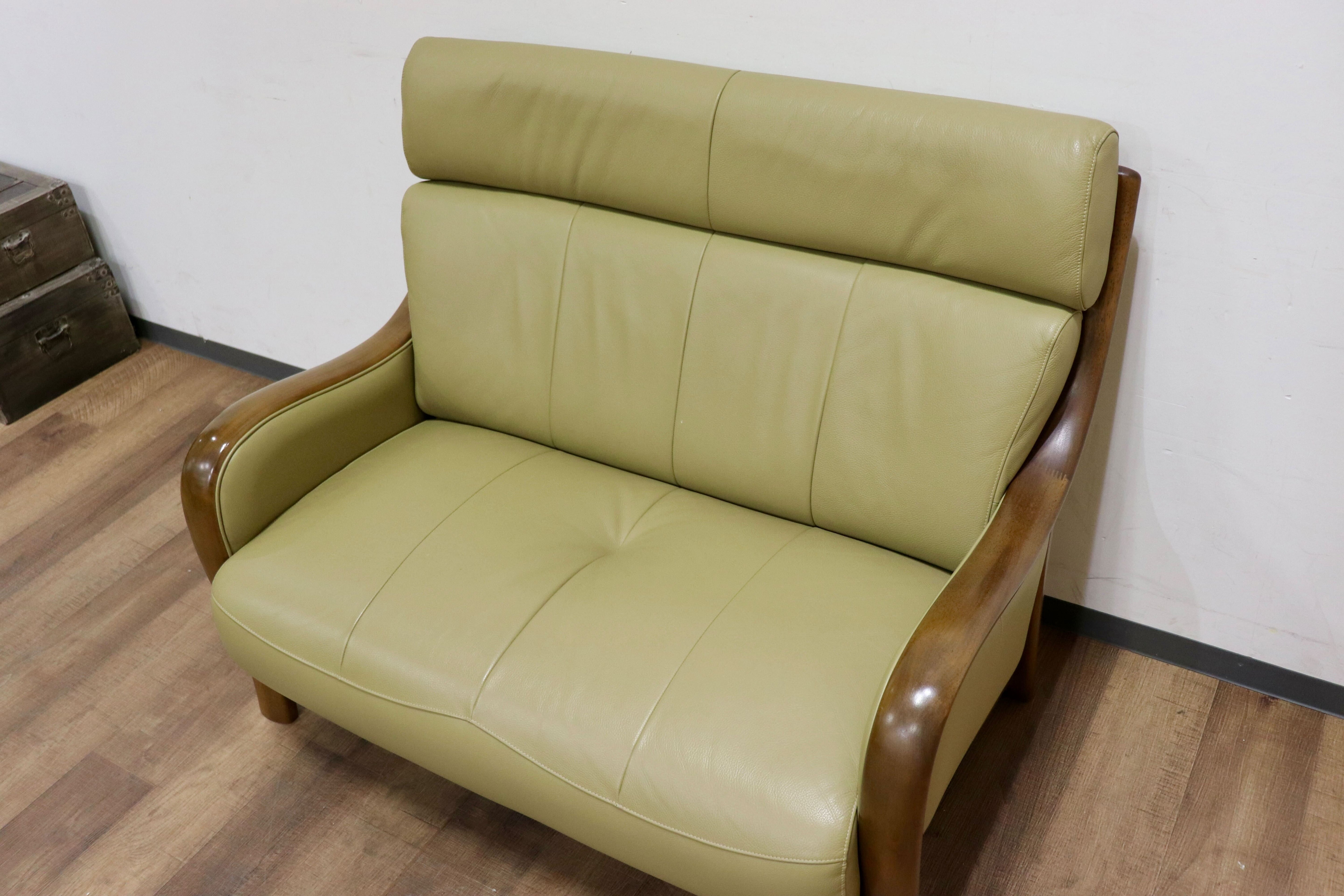 GMHK755B○karimoku / カリモク Direttore ディレトーレ 2人掛けソファ ラブソファ アームチェア 本革 オリーブ色 モダン 国産家具