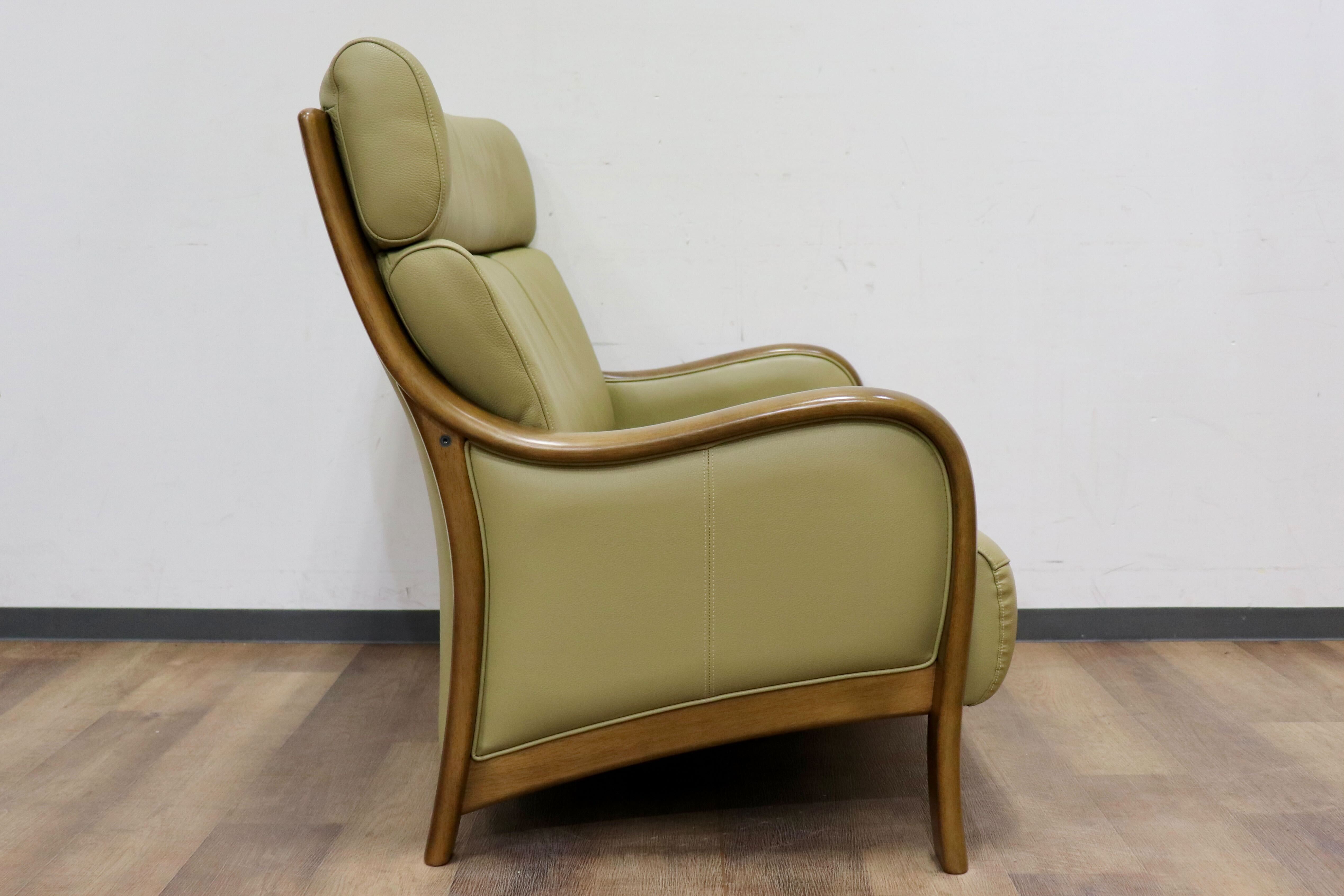 GMHK755B○karimoku / カリモク Direttore ディレトーレ 2人掛けソファ ラブソファ アームチェア 本革 オリーブ色 モダン 国産家具