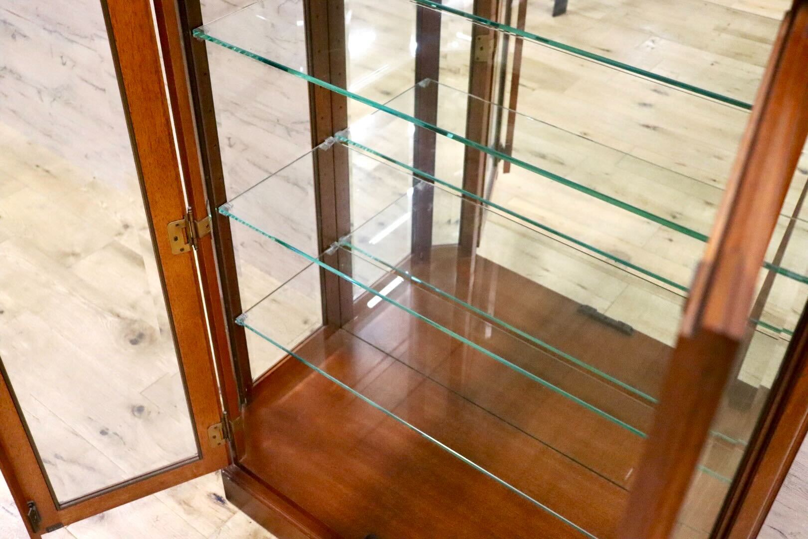 GMHN192○コスガ / KOSUGA New England ニューイングランド キュリオケース 飾り棚 ガラスキャビネット 照明付 定価約21.5万