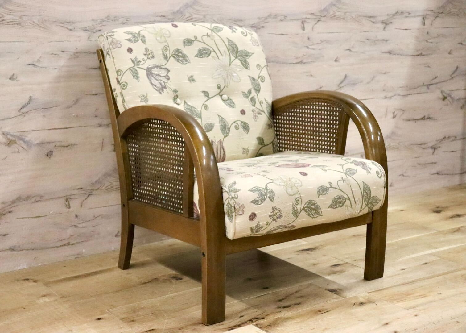 GMGS48○karimoku / カリモク WT17 アームチェア シングルソファ ラウンジチェア ファブリック 花柄 クラシック 国産家具 定価約5.4万