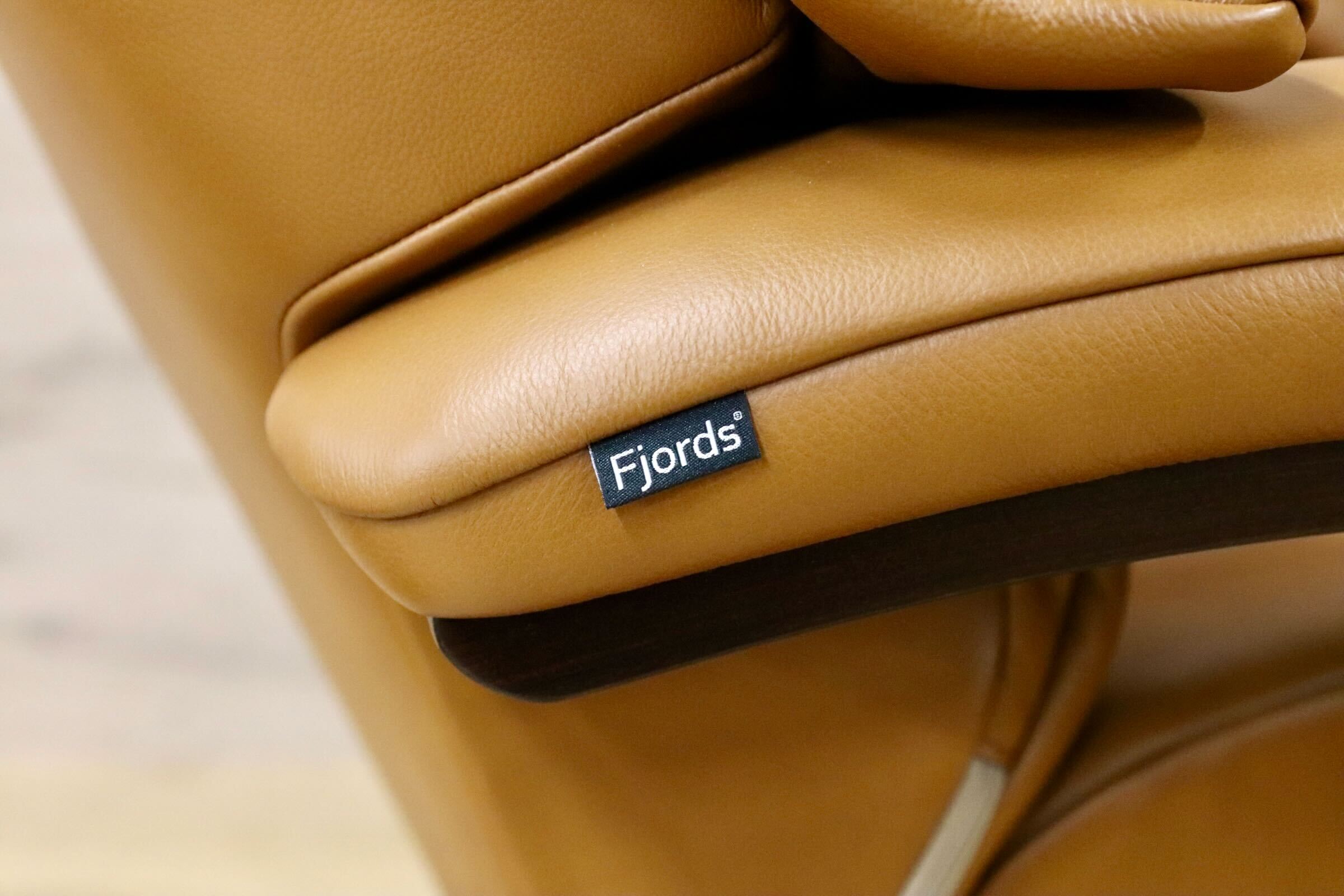 GMJS67○Fjords / フィヨルド 総本革 リクライニングチェア オットマン付 パーソナルチェア ノルウェー 北欧モダン キャメル