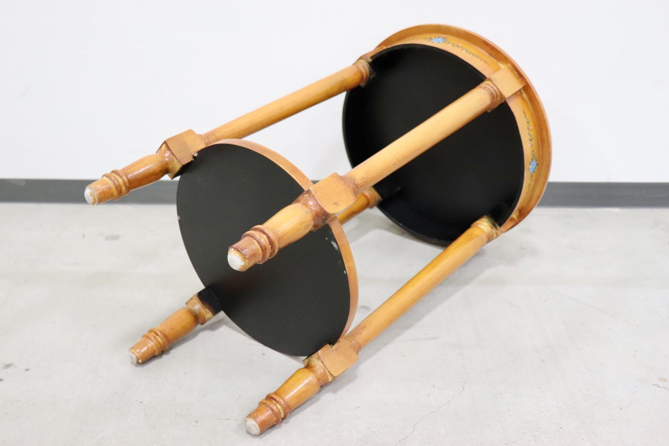 GMGS53○イタリア製 サイドテーブル ラウンドテーブル 丸テーブル 花台 電話台 飾り台 アンティーク 花柄 クラシック エレガント 展示品