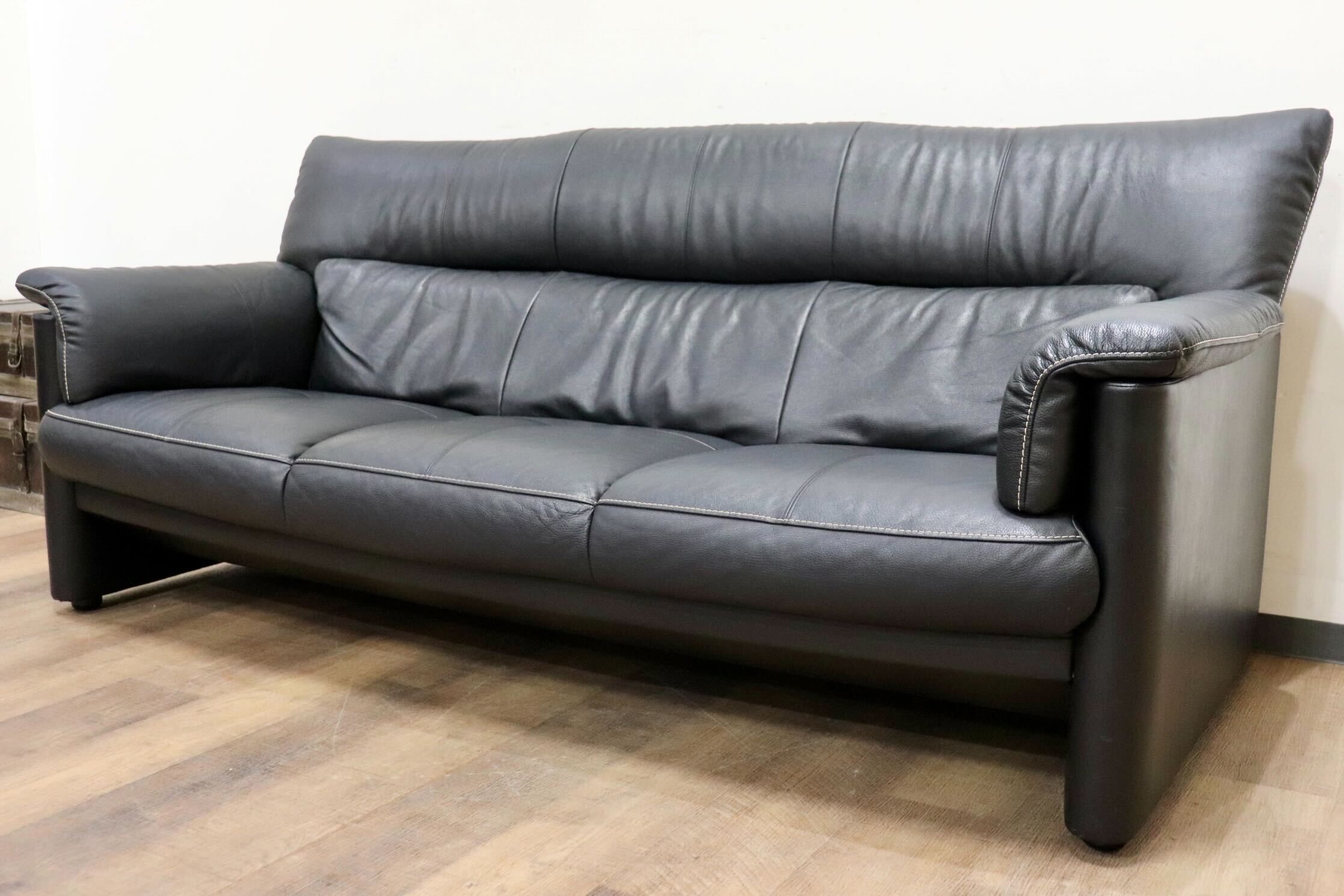 GMHH372○Chitano / チターノ Z1810 karimoku カリモク 3人掛けソファ トリプルソファ 長椅子 本革 ブラック モダン 国産家具