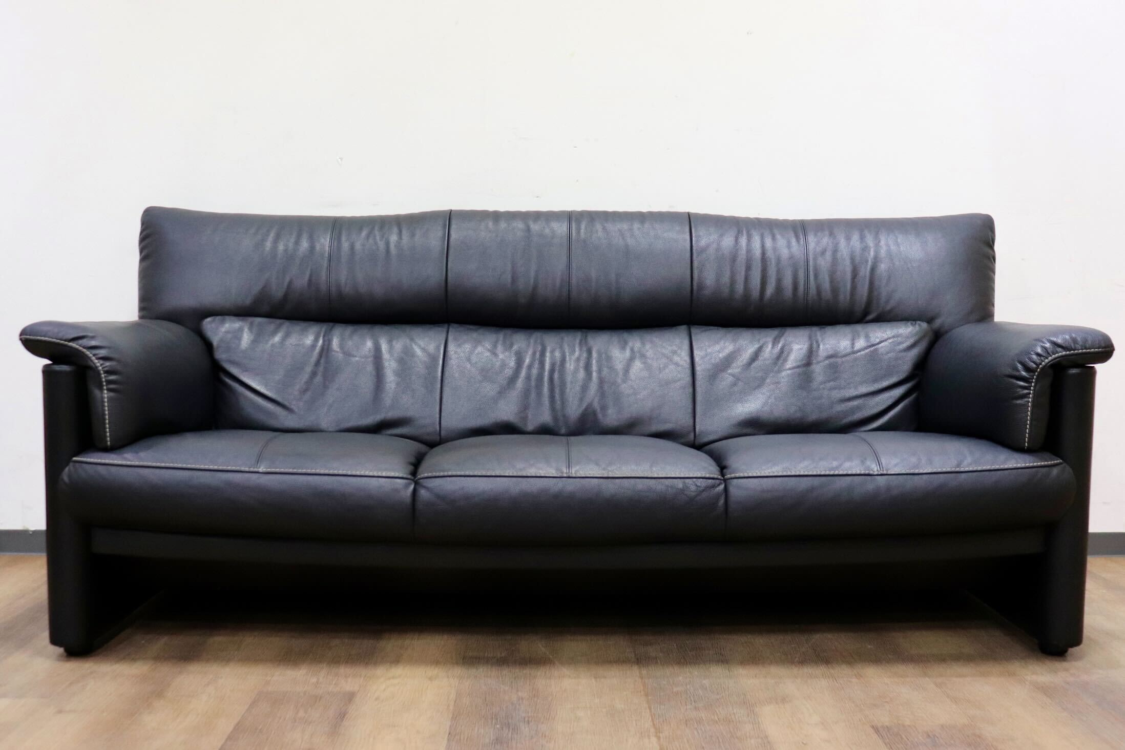 GMHH372○Chitano / チターノ Z1810 karimoku カリモク 3人掛けソファ トリプルソファ 長椅子 本革 ブラック モダン 国産家具