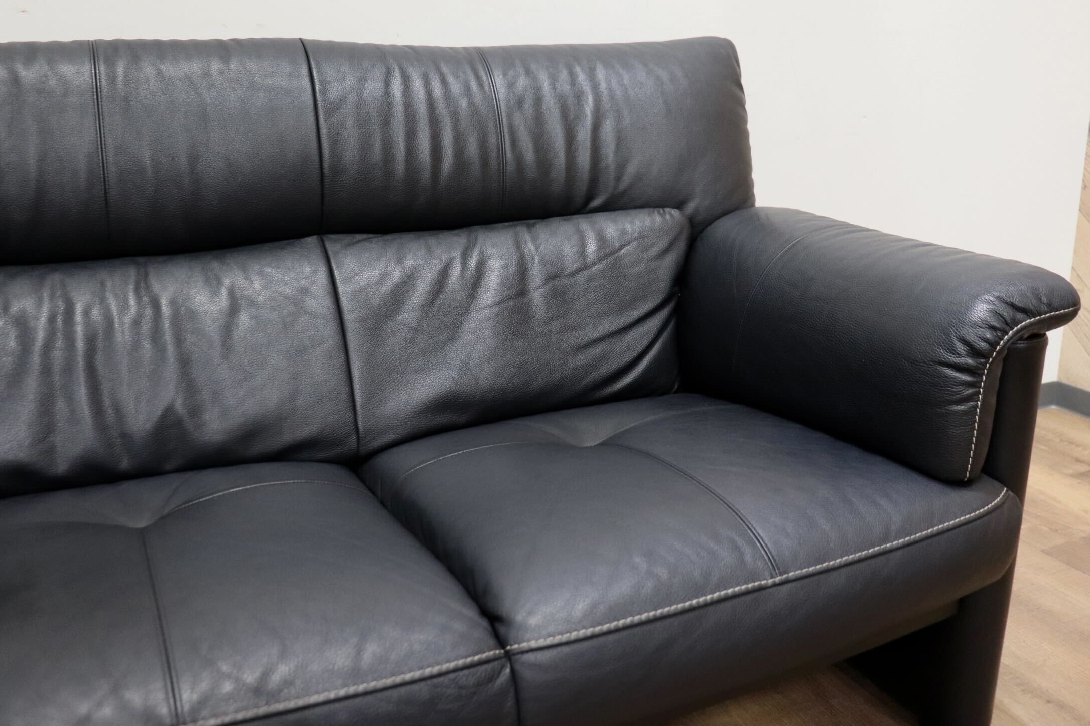 GMHH372○Chitano / チターノ Z1810 karimoku カリモク 3人掛けソファ トリプルソファ 長椅子 本革 ブラック モダン 国産家具