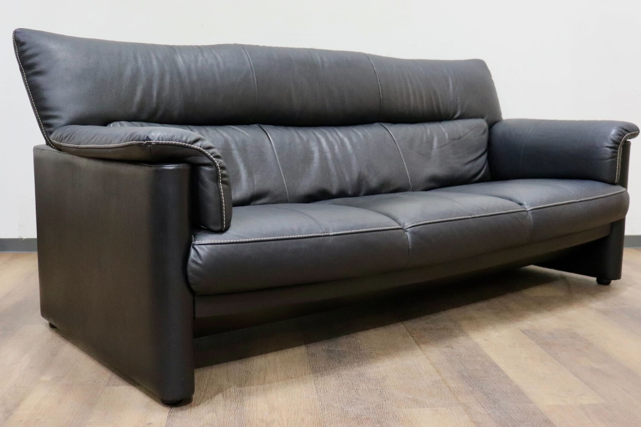 GMHH372○Chitano / チターノ Z1810 karimoku カリモク 3人掛けソファ トリプルソファ 長椅子 本革 ブラック モダン 国産家具