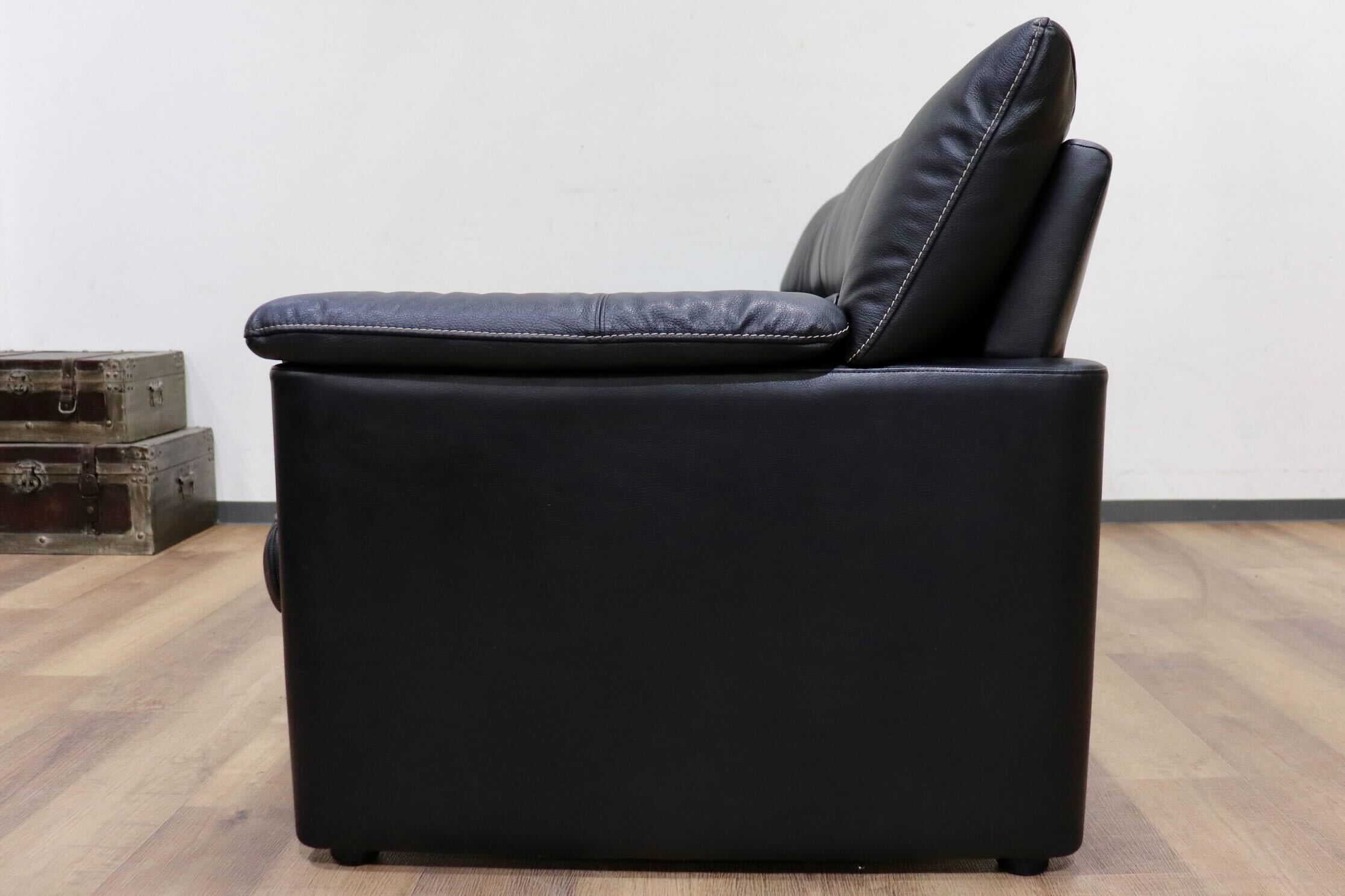 GMHH372○Chitano / チターノ Z1810 karimoku カリモク 3人掛けソファ トリプルソファ 長椅子 本革 ブラック モダン 国産家具