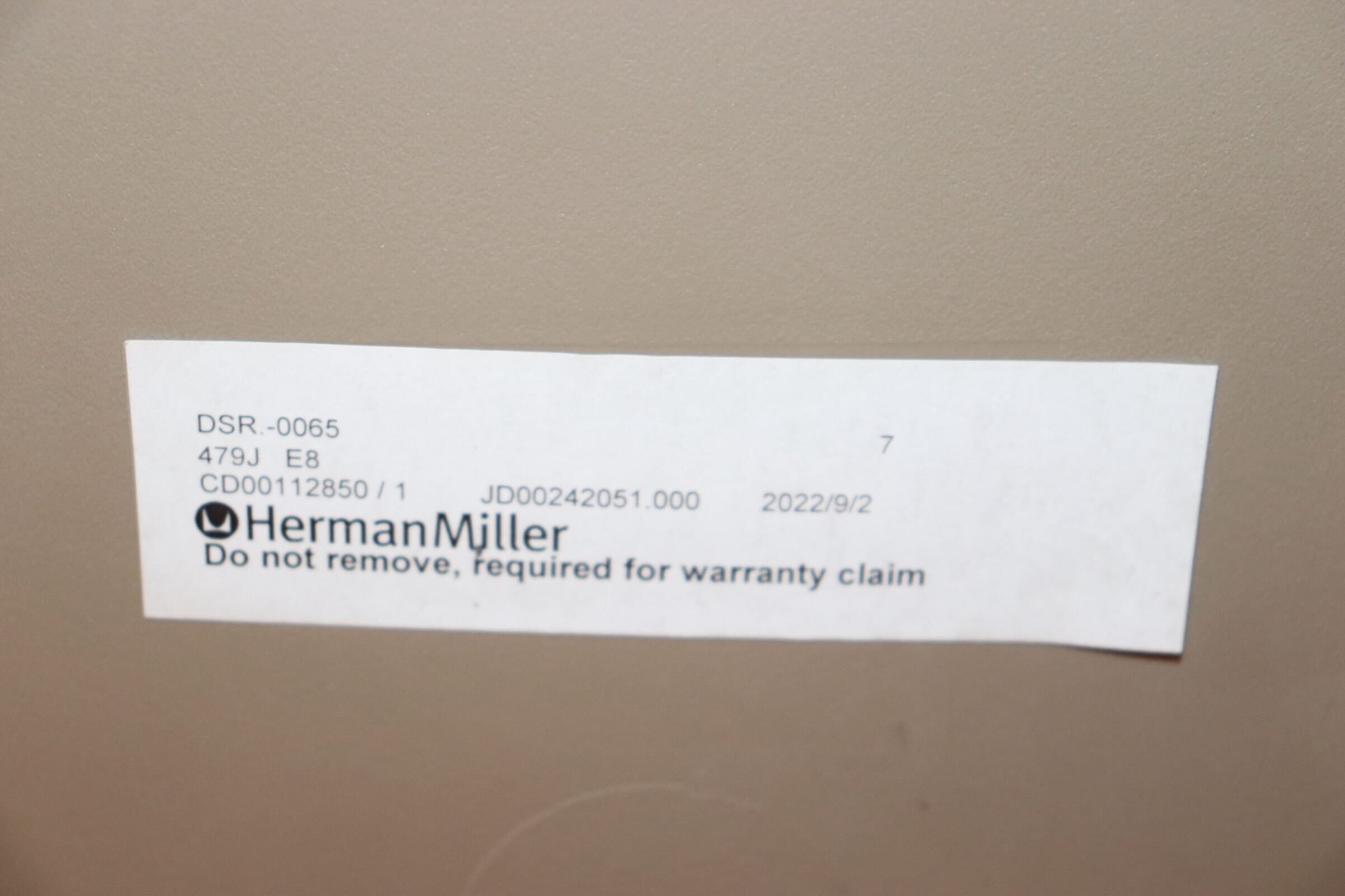 GMIK702○HermanMiller / ハーマンミラー イームズプラスチックチェア サイドシェルチェア ベージュ 定価約5.3万 展示品