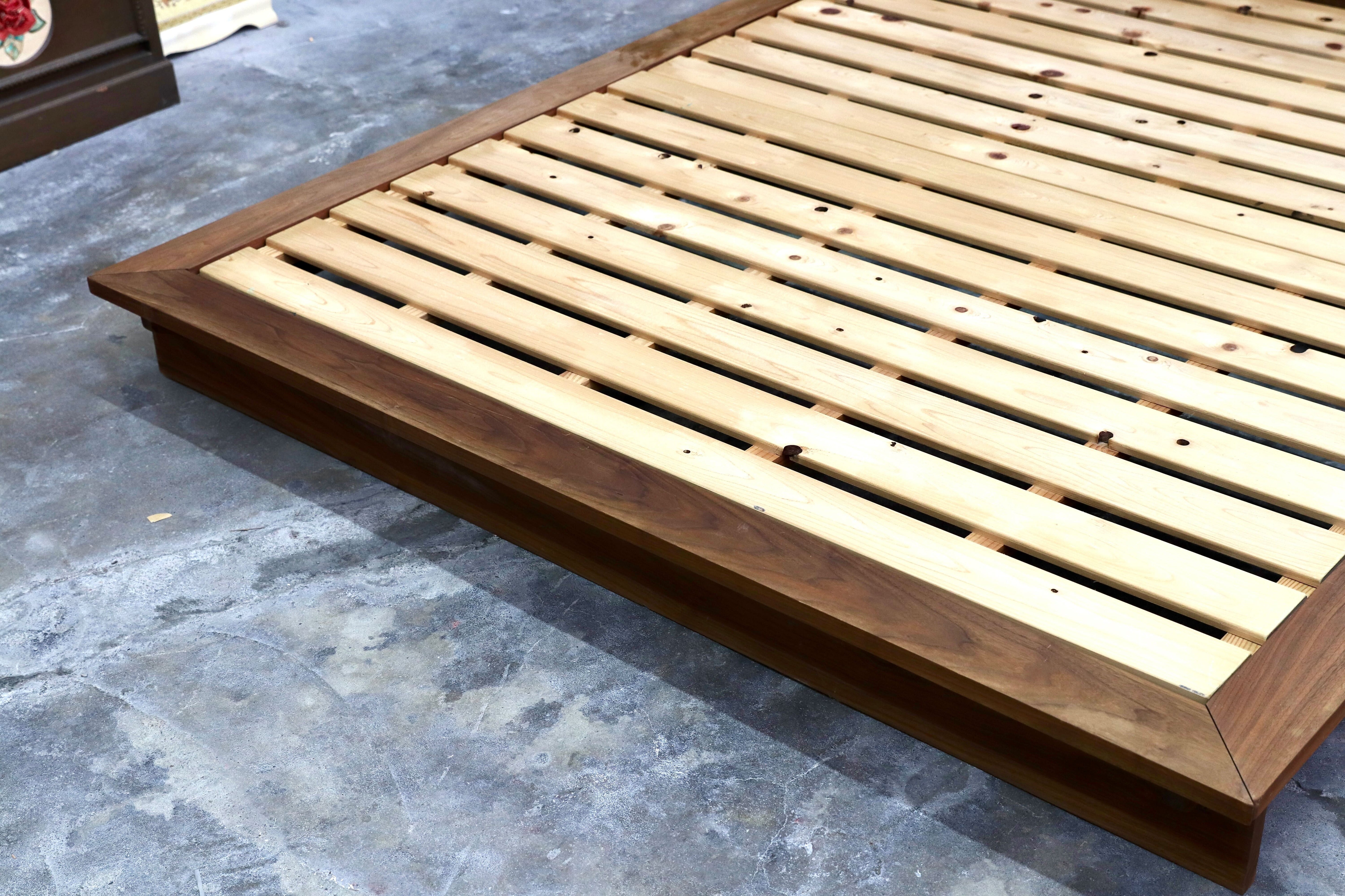 GMIH179○Masterwal / マスターウォール Moreless モアレス アカセ木工 クイーン ベッドフレーム ウォールナット無垢材 約40万