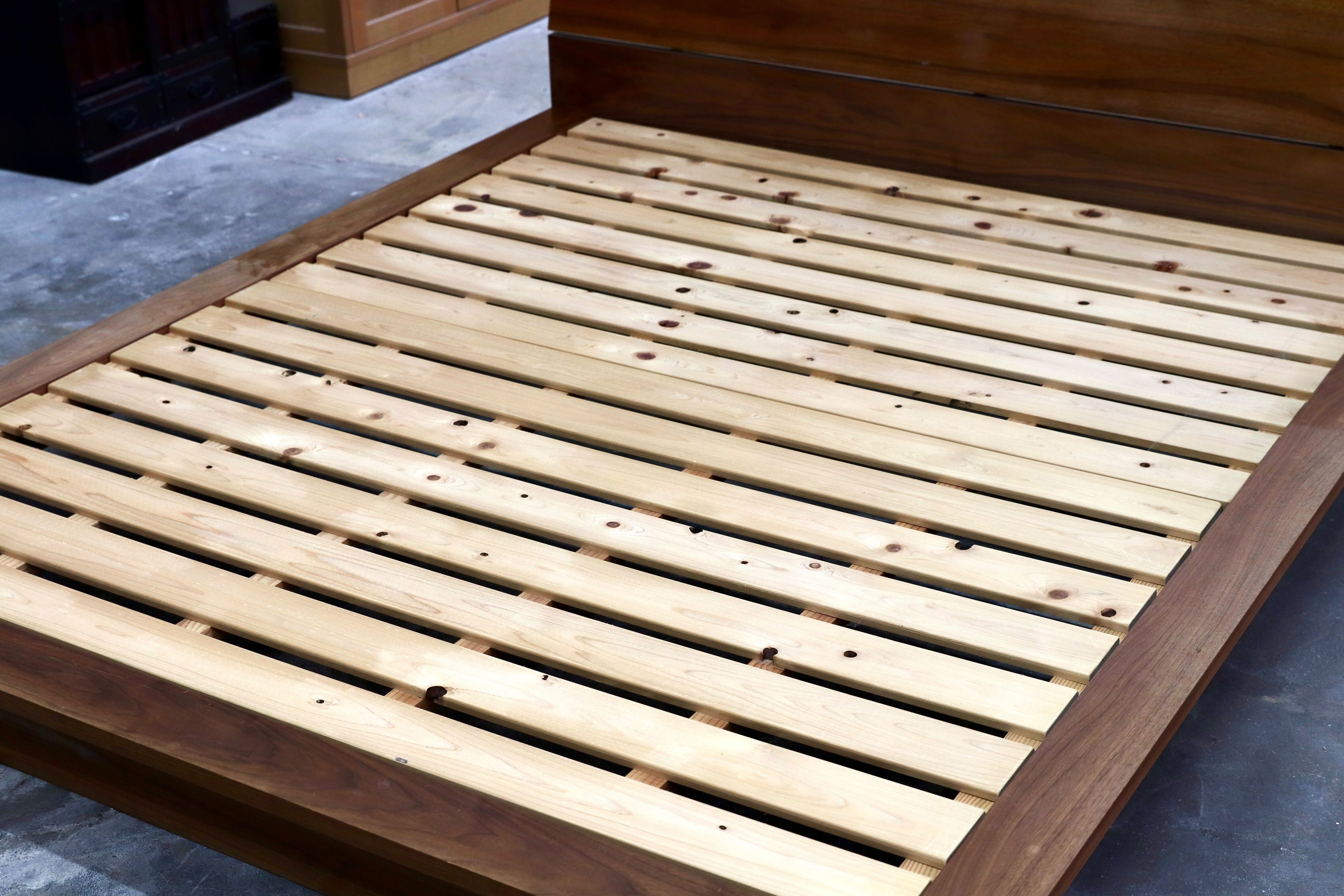 GMIH179○Masterwal / マスターウォール Moreless モアレス アカセ木工 クイーン ベッドフレーム ウォールナット無垢材 約40万